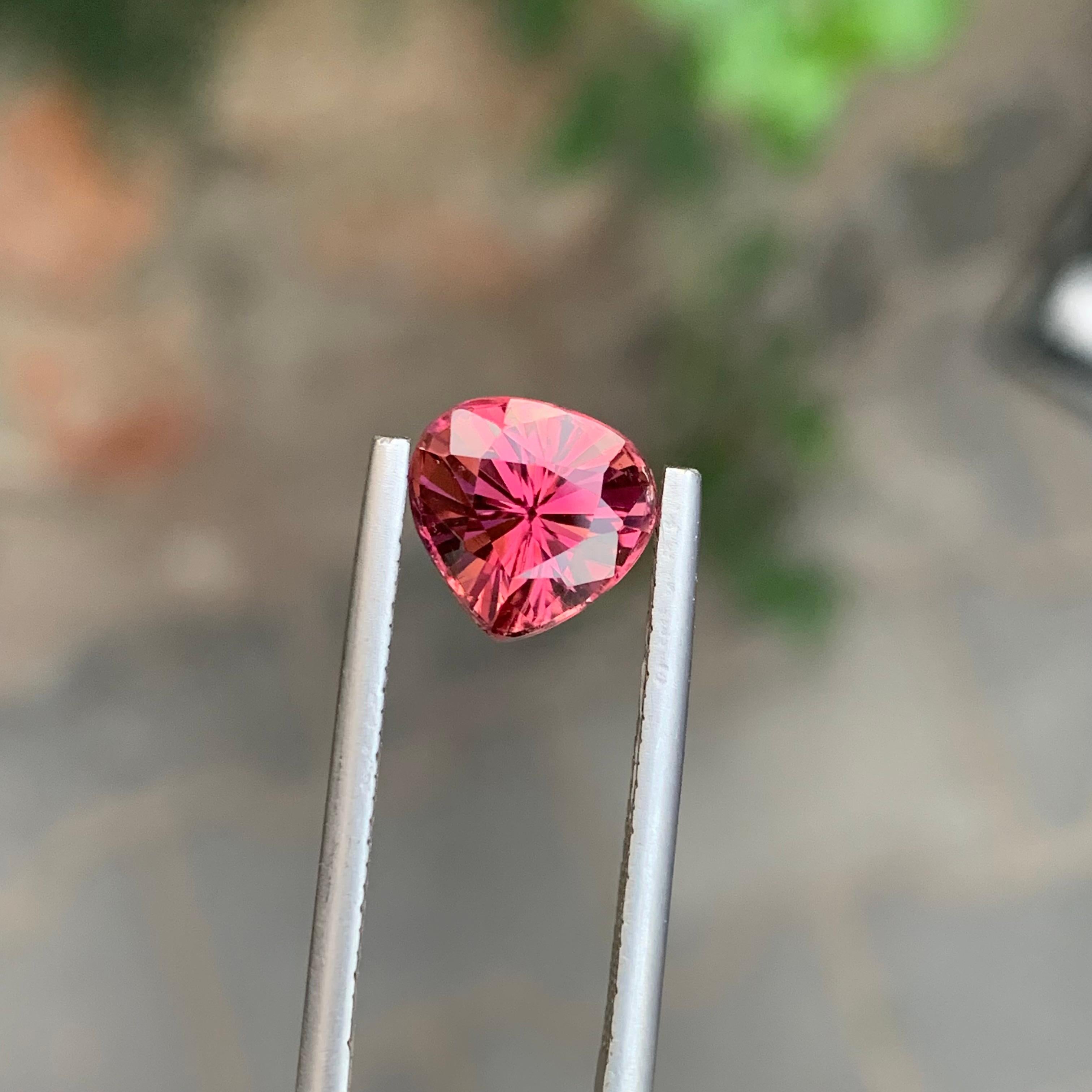 2.55 Carat Natural Loose Peachy Pink Tourmaline Pear Shape Gemstone (pierre précieuse en forme de poire) Neuf - En vente à Peshawar, PK