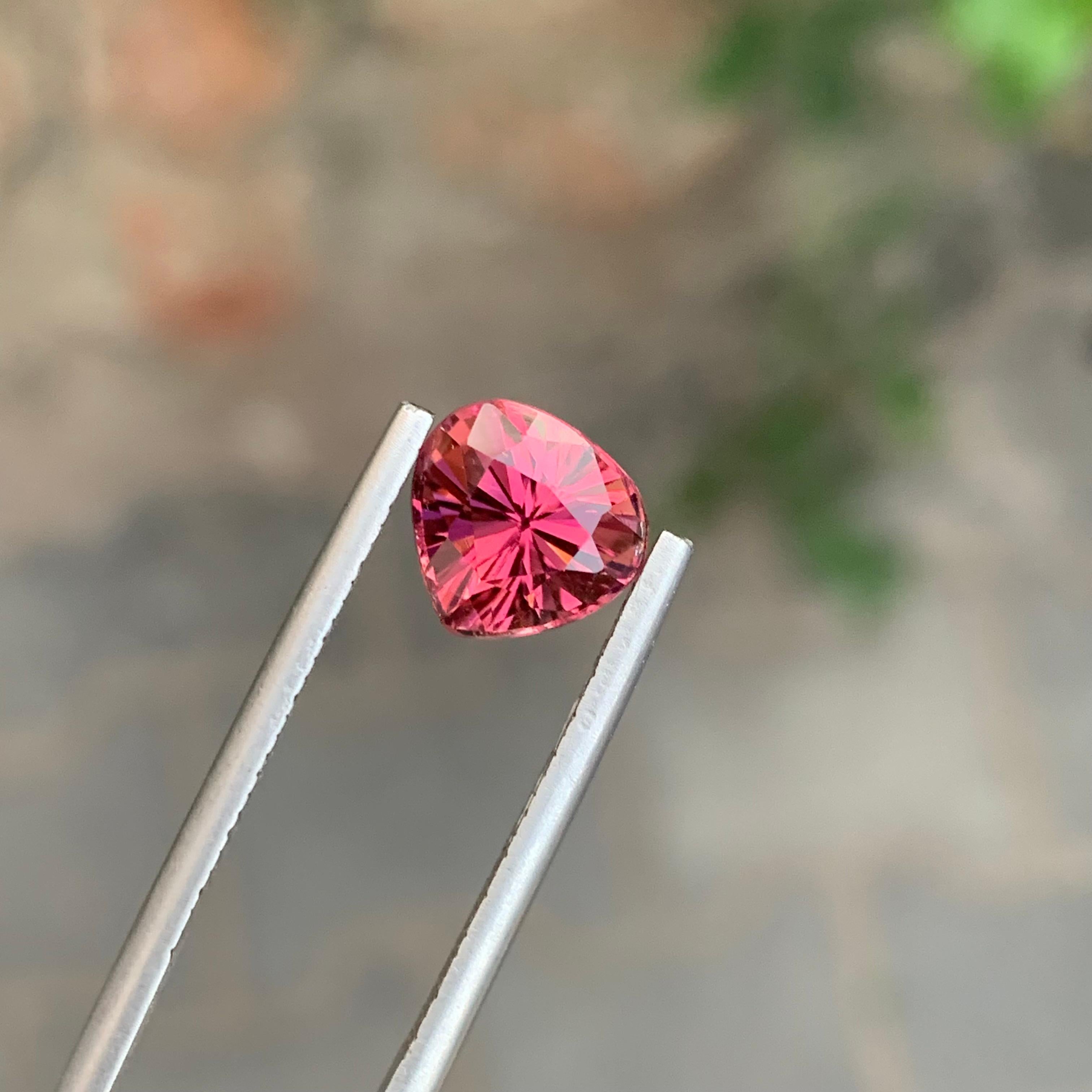 2.55 Carat Natural Loose Peachy Pink Tourmaline Pear Shape Gemstone (pierre précieuse en forme de poire) Unisexe en vente
