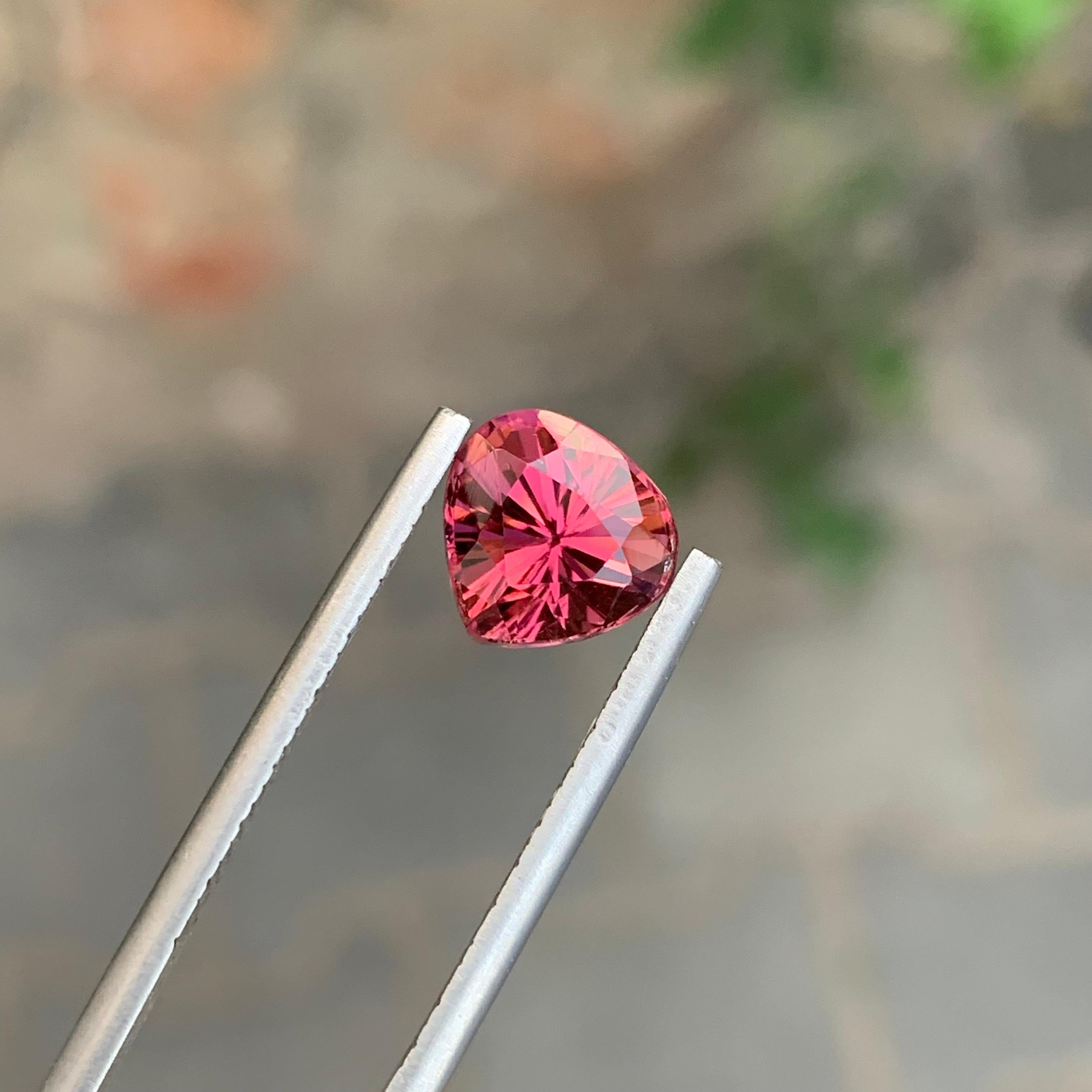 2.55 Carat Natural Loose Peachy Pink Tourmaline Pear Shape Gemstone (pierre précieuse en forme de poire) en vente 1