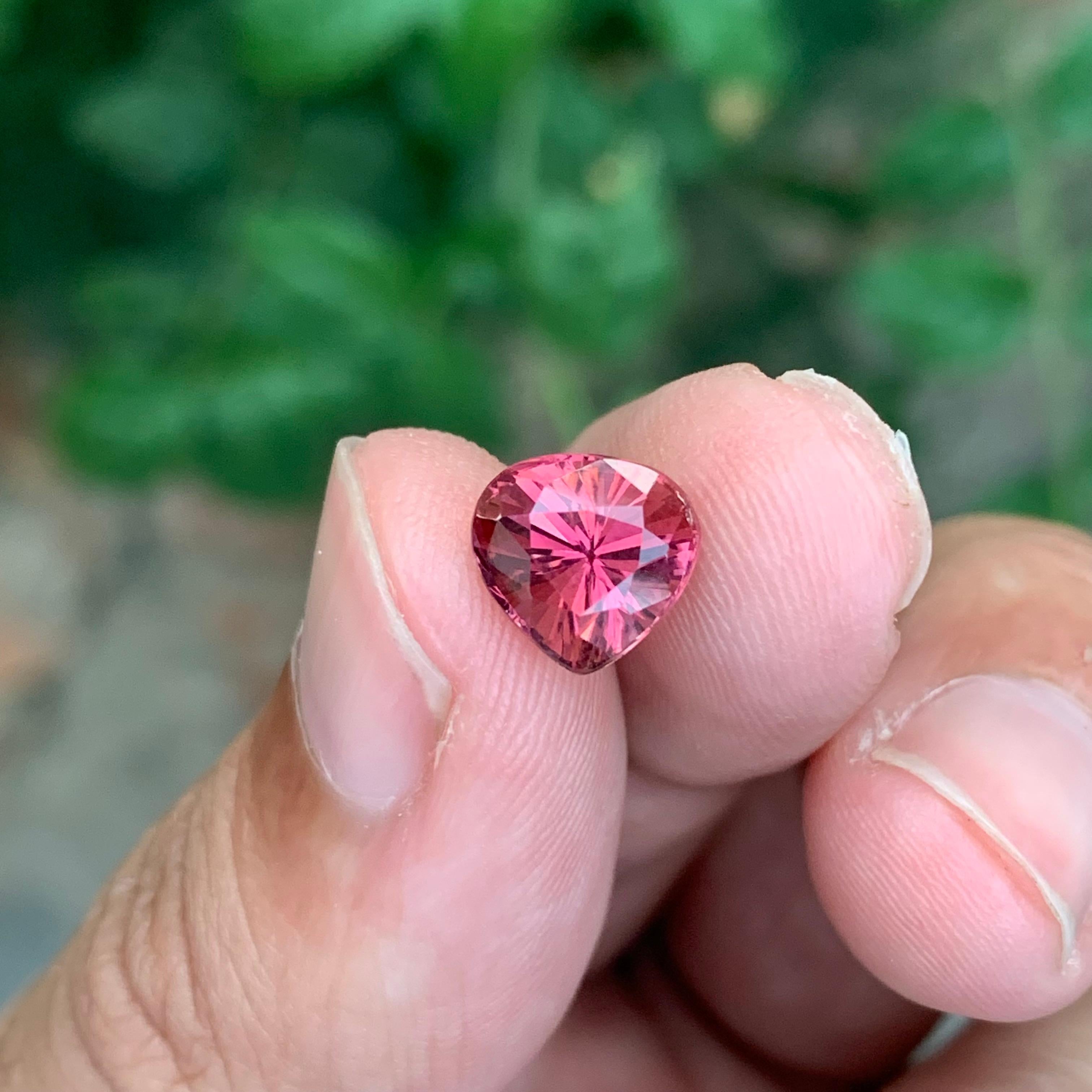 2.55 Carat Natural Loose Peachy Pink Tourmaline Pear Shape Gemstone (pierre précieuse en forme de poire) en vente 3