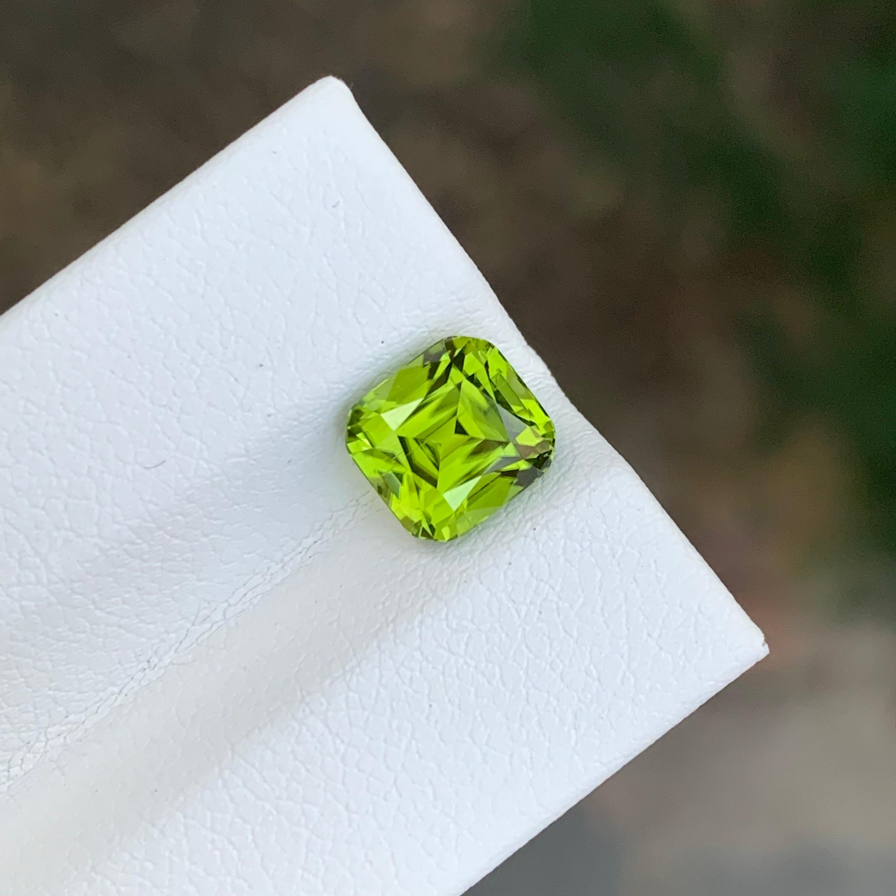 2.55 Karat natürlicher loser Peridot Cushion Shape Edelstein (Kissenschliff) im Angebot