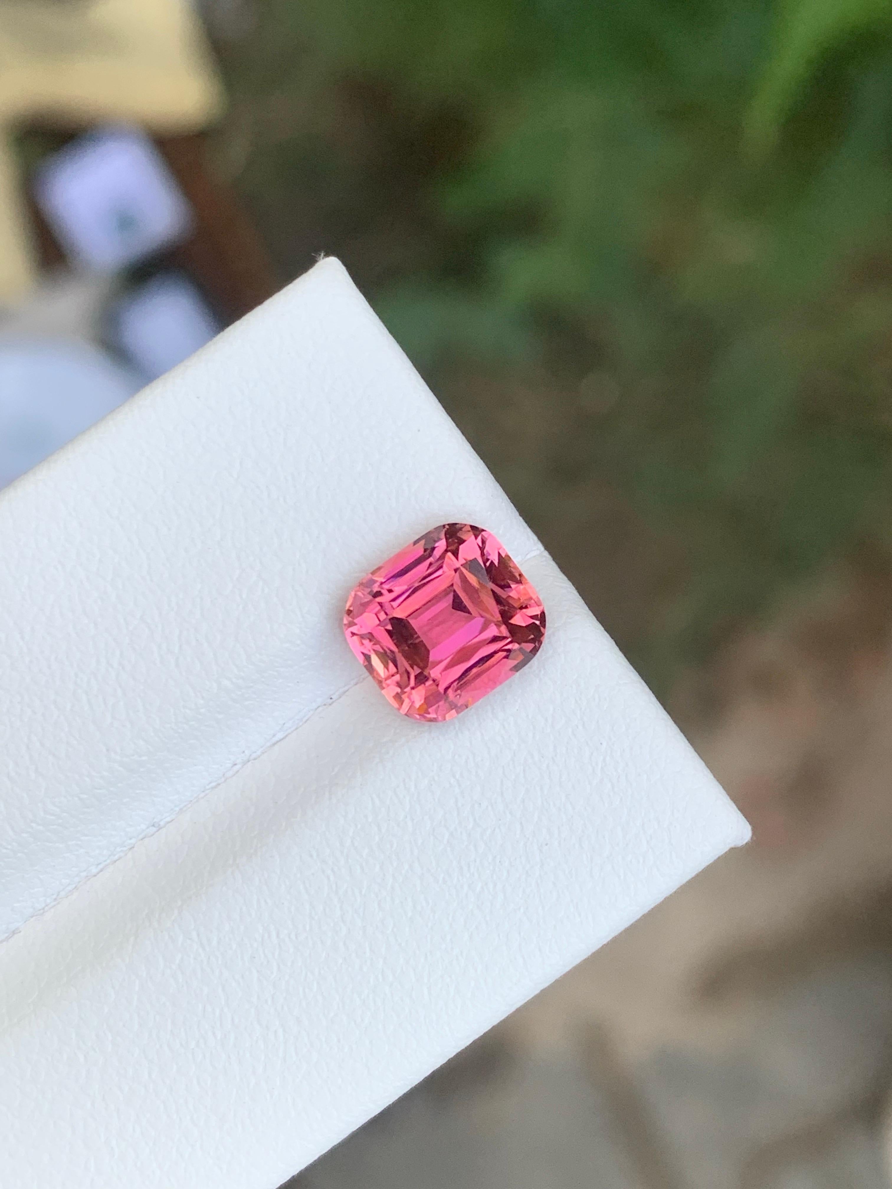Tormalina rosa sfaccettata

Peso: 2,55 Carati
Dimensioni: 8,1 x 7,4 x 5,7 mm
Origine: Afghanistan
Trattamento: Non
Certificato: Su richiesta del cliente


La tormalina è una gemma affascinante nota per la sua notevole varietà di colori, che la rende