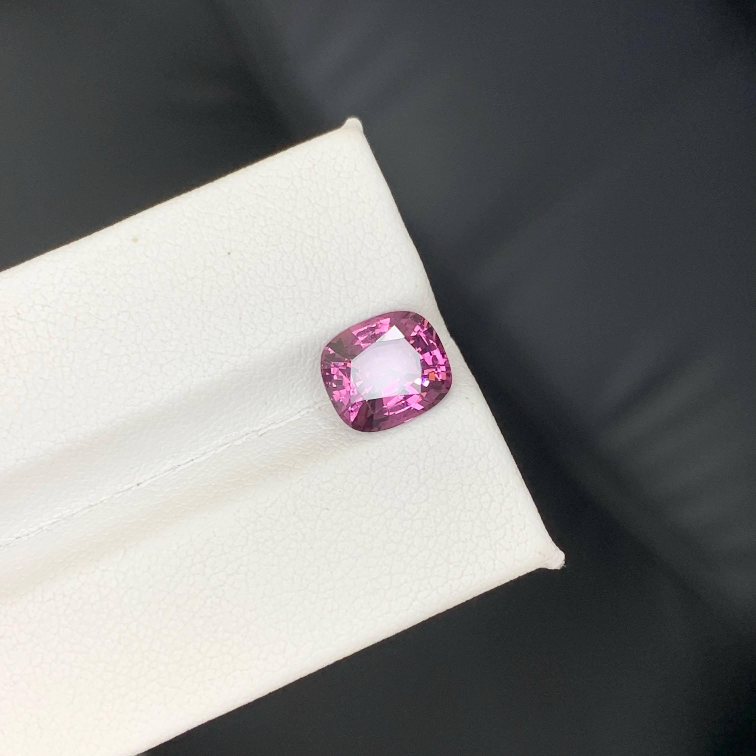Moderno 2,55 Carati di Spinello Rosa Purpureo Naturale Sciolto Pietra Gemma Birmana Taglio Cuscino in vendita
