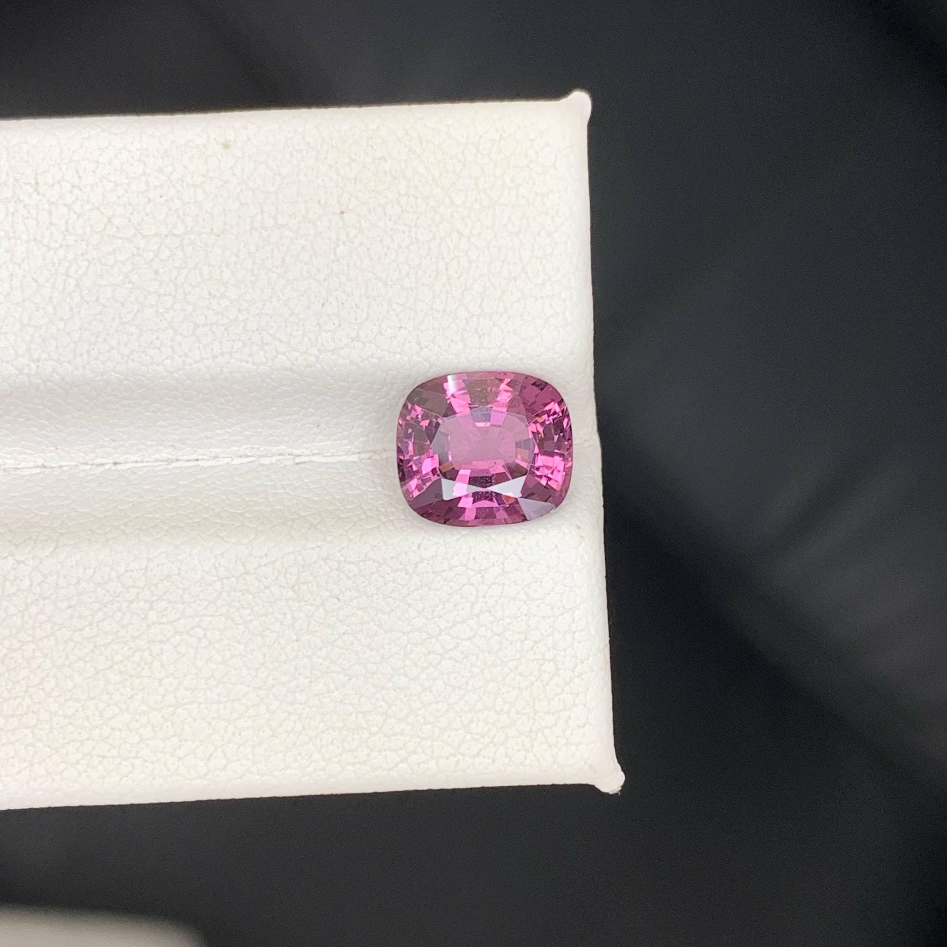 Taglio cuscino 2,55 Carati di Spinello Rosa Purpureo Naturale Sciolto Pietra Gemma Birmana Taglio Cuscino in vendita