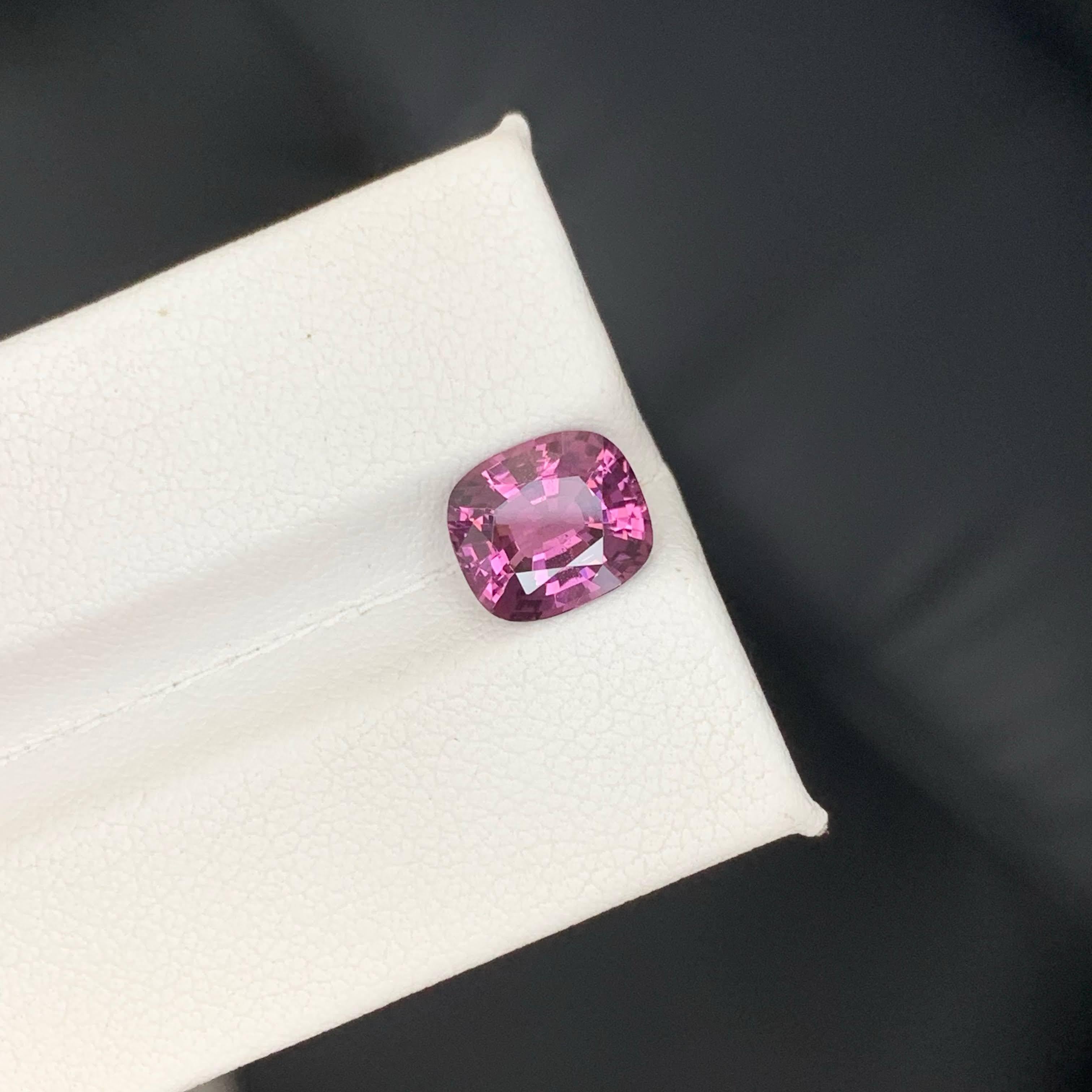 2,55 Carati di Spinello Rosa Purpureo Naturale Sciolto Pietra Gemma Birmana Taglio Cuscino In condizioni Nuovo in vendita a Bangkok, TH