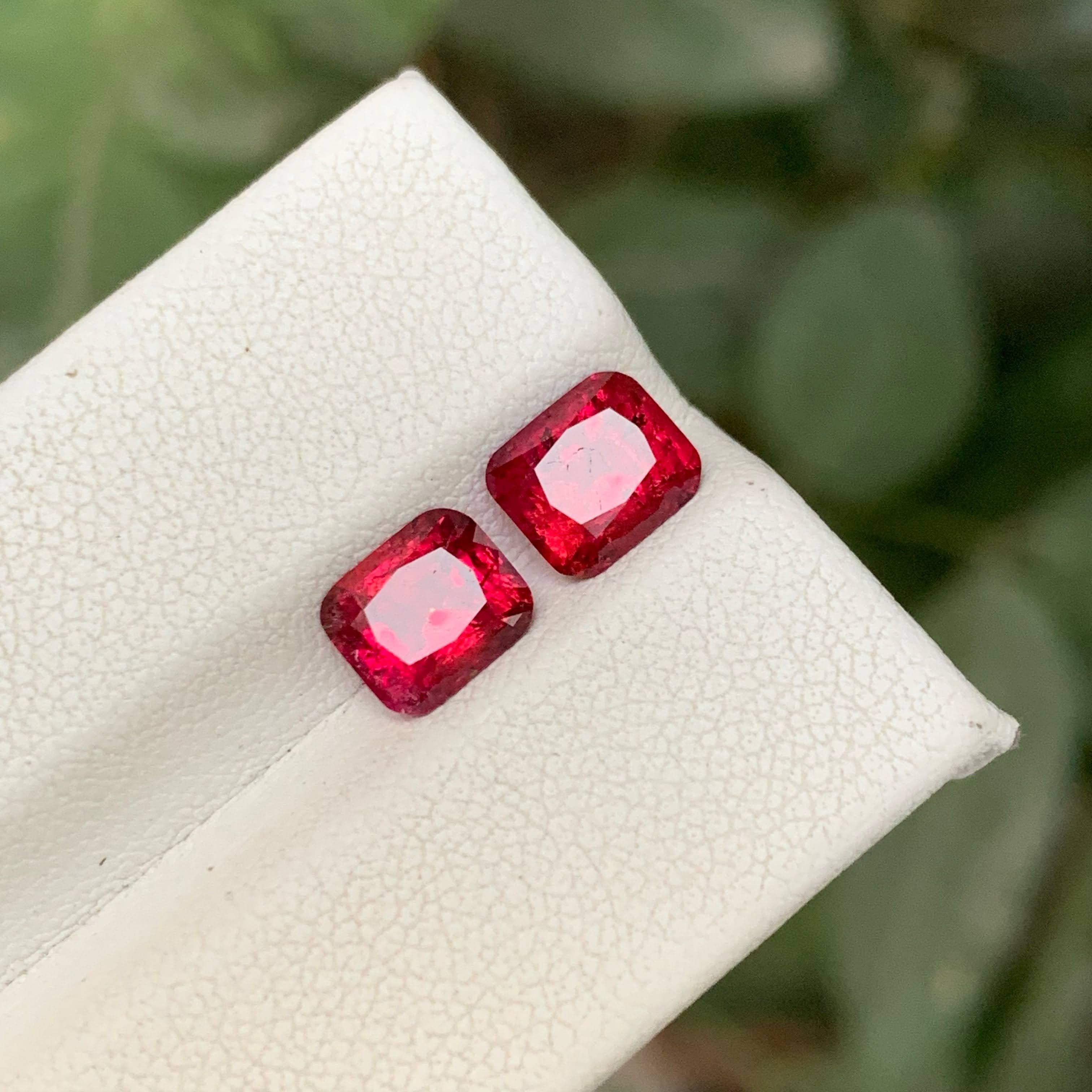 Moderne 2.55 Carat Natural Loose Quality Rubelite Tourmaline Pair Cushion Cut Afghan Gem en vente