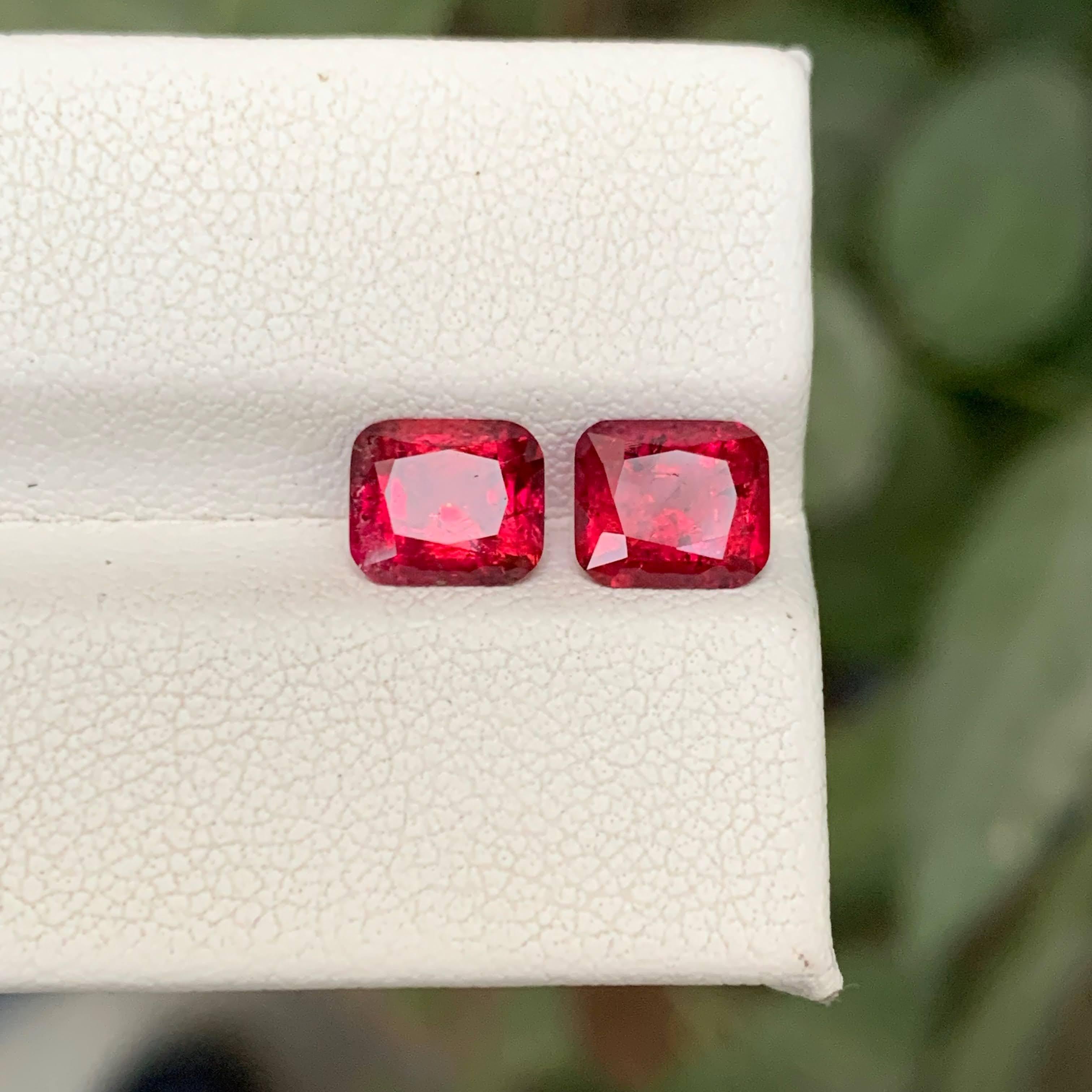 2.55 Carat Natural Loose Quality Rubelite Tourmaline Pair Cushion Cut Afghan Gem Unisexe en vente