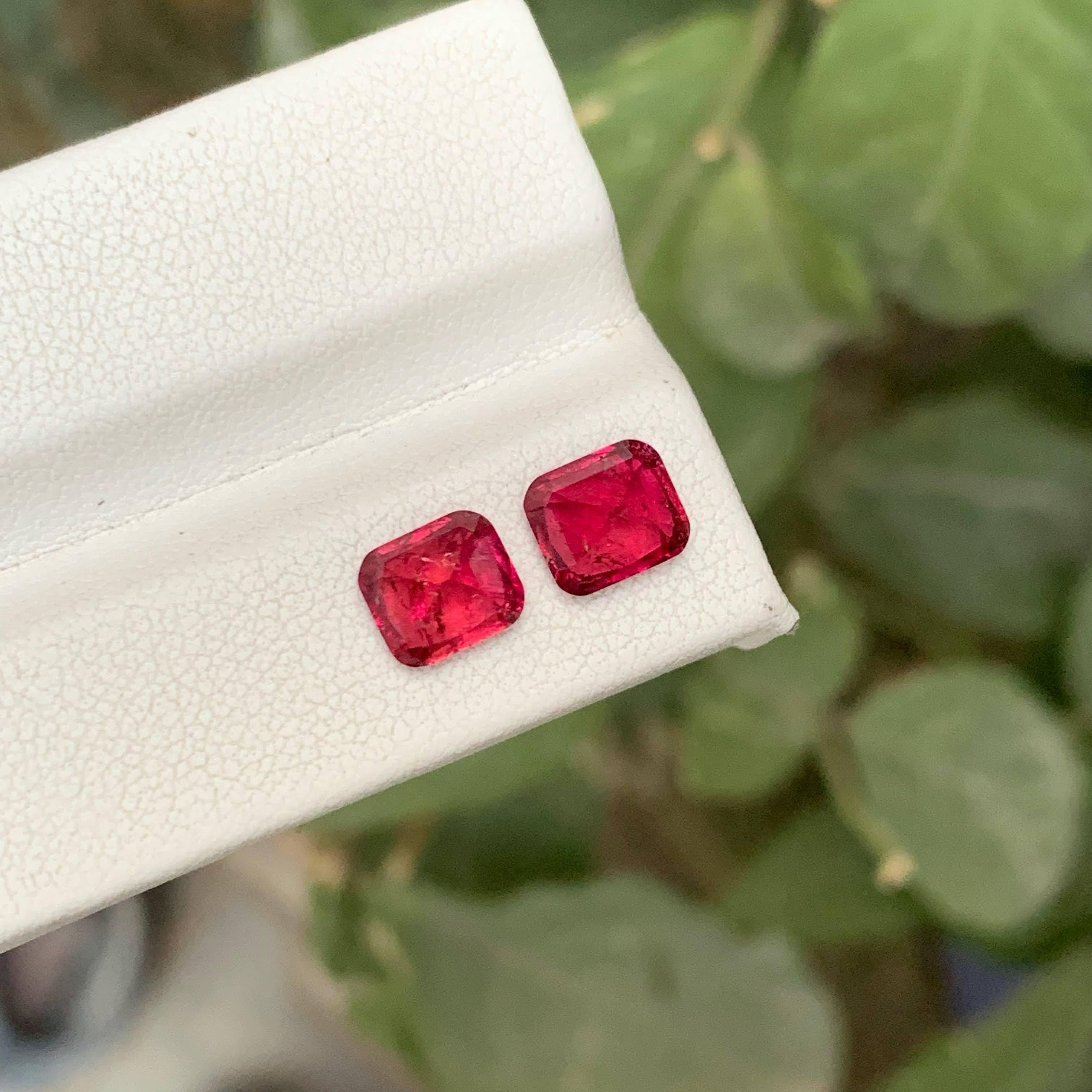 2.55 Carat Natural Loose Quality Rubelite Tourmaline Pair Cushion Cut Afghan Gem en vente 1