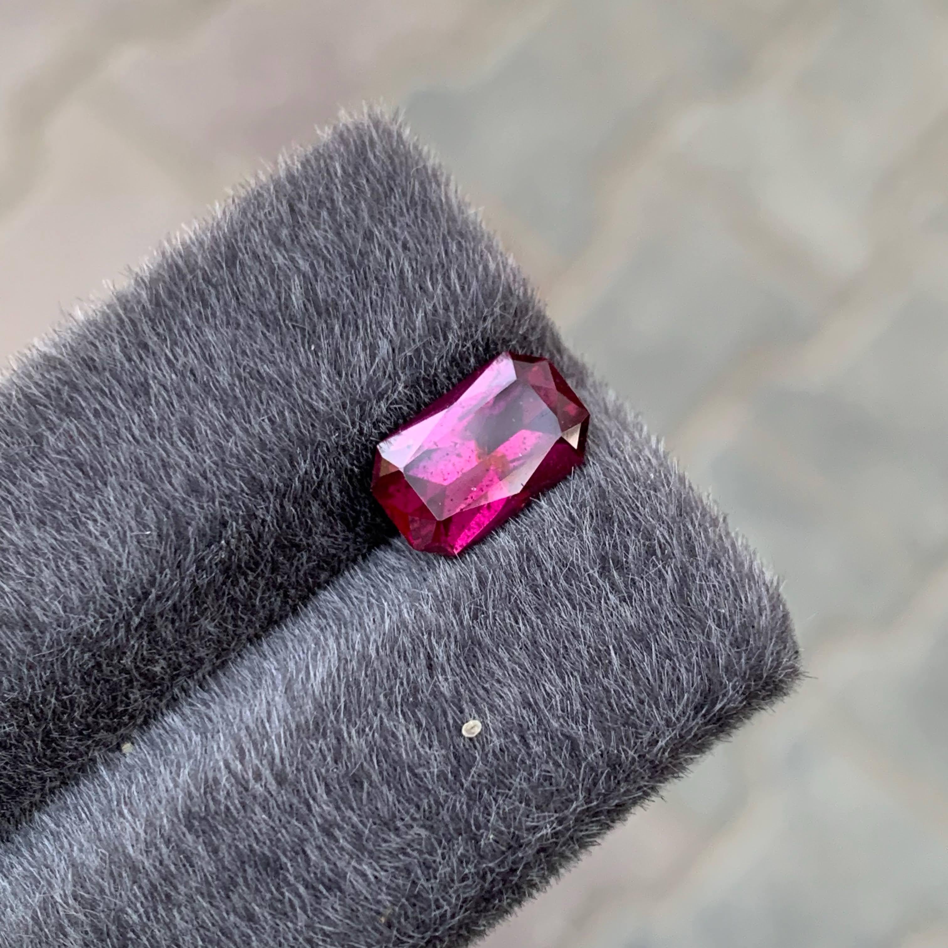 2,55 Karat natürlicher loser rötlich-rosa Granat Stein benutzerdefinierter Präzisionsschliff Edelstein (Moderne) im Angebot