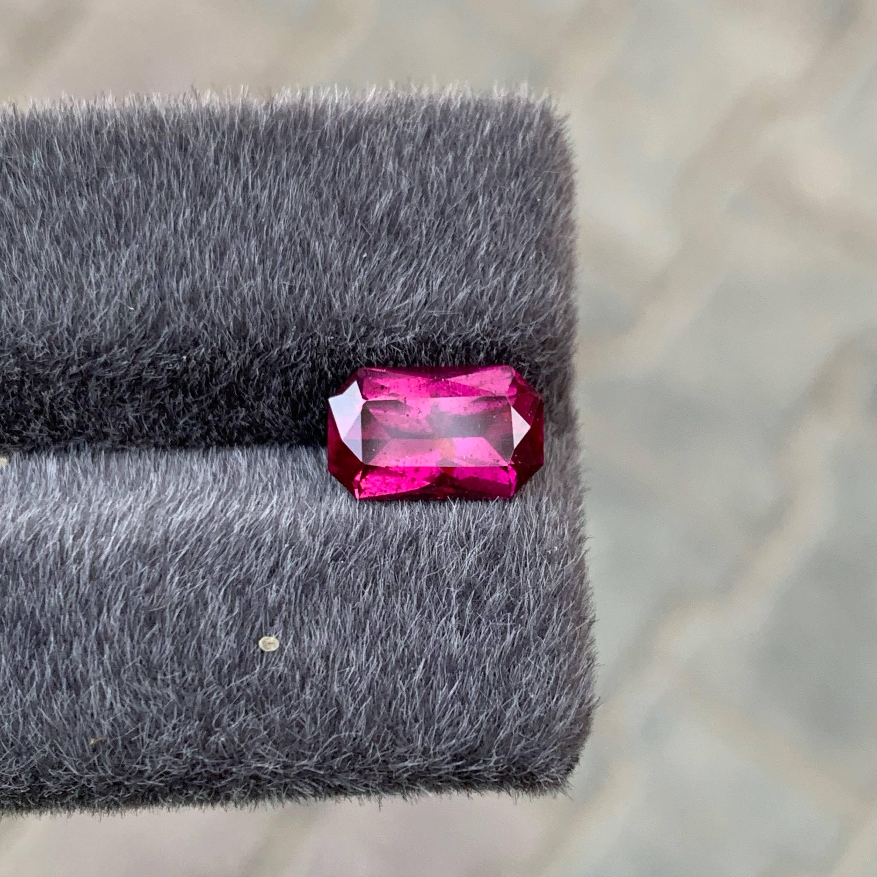 2,55 Karat natürlicher loser rötlich-rosa Granat Stein benutzerdefinierter Präzisionsschliff Edelstein im Zustand „Neu“ im Angebot in Bangkok, TH