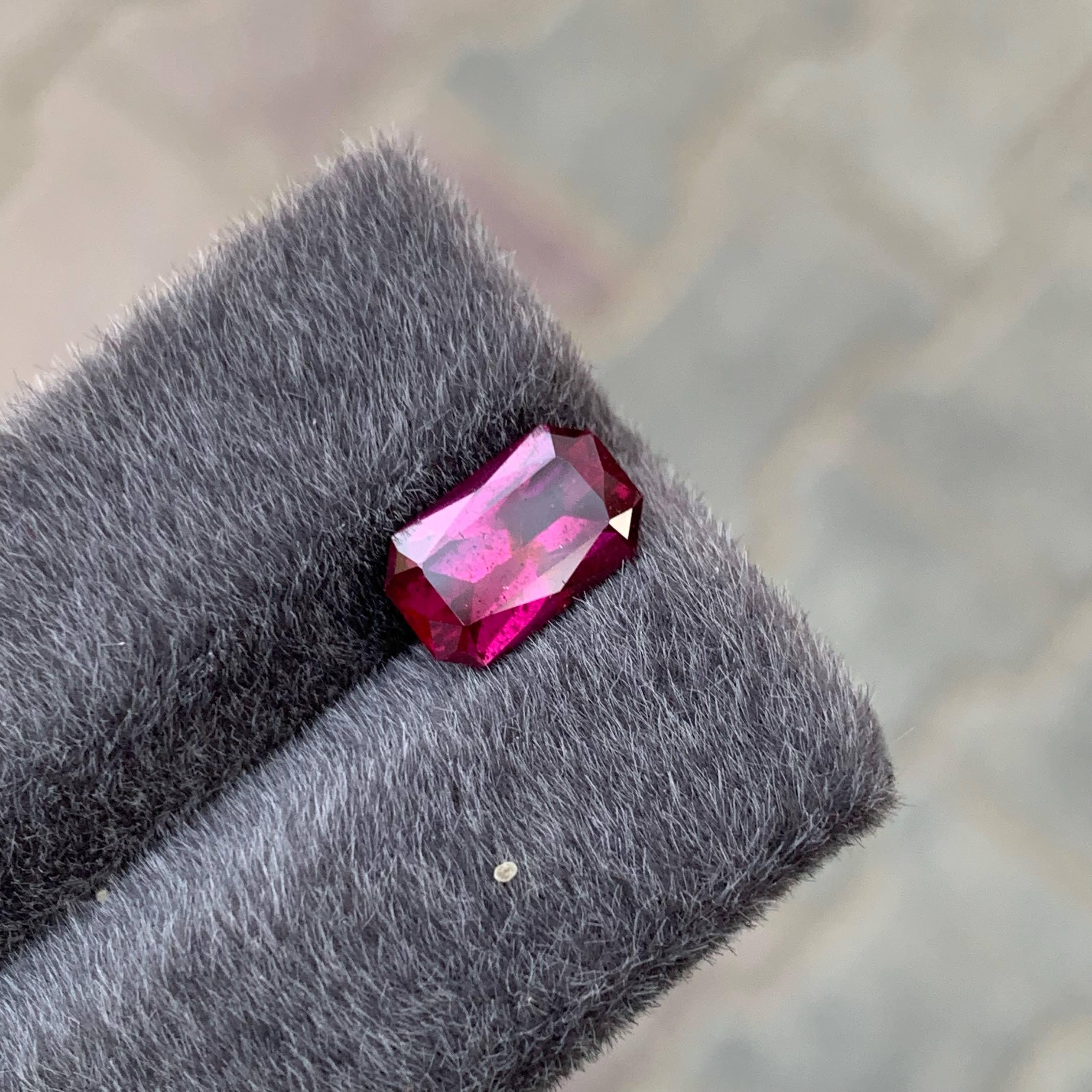 2,55 Karat natürlicher loser rötlich-rosa Granat Stein benutzerdefinierter Präzisionsschliff Edelstein im Angebot 1