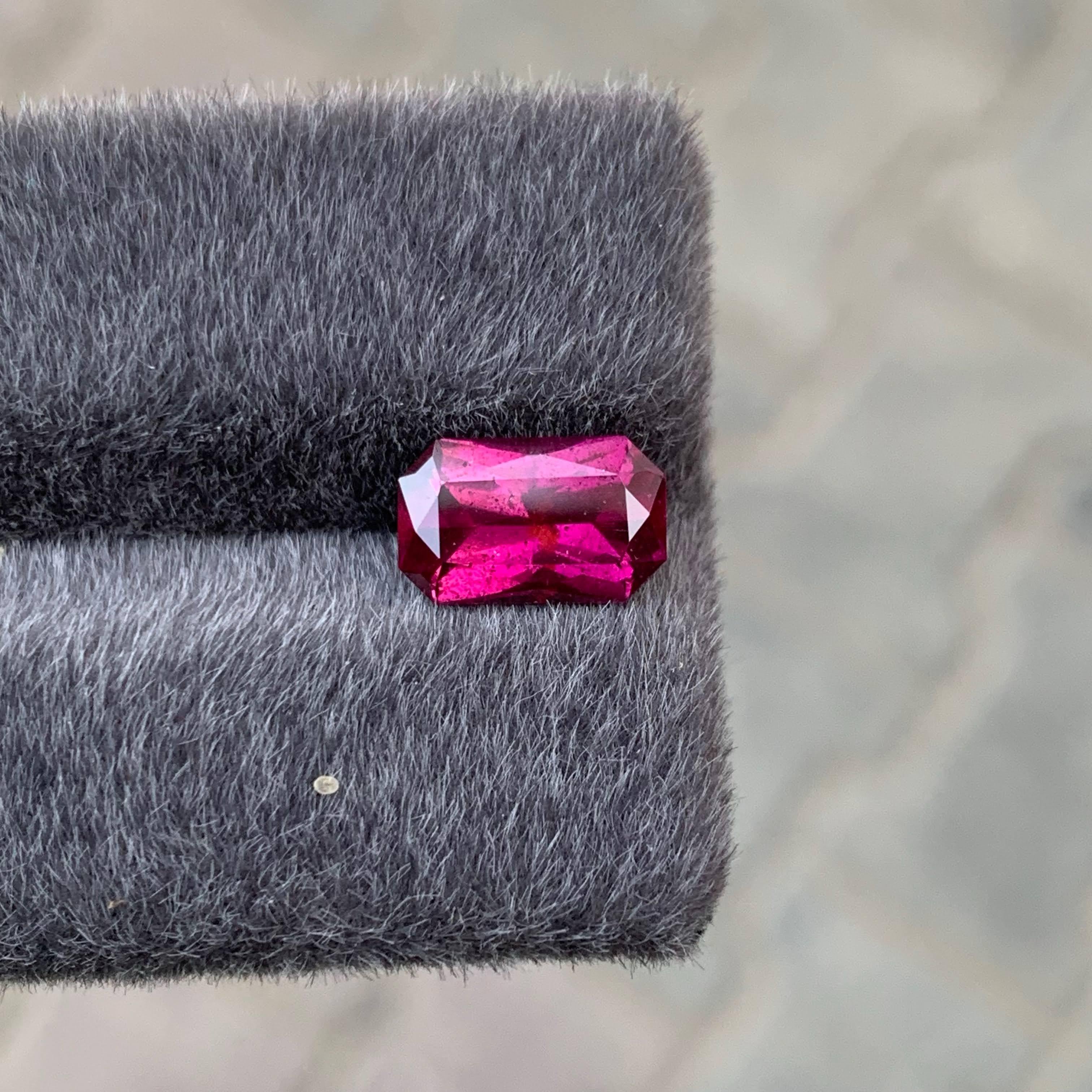 2,55 Karat natürlicher loser rötlich-rosa Granat Stein benutzerdefinierter Präzisionsschliff Edelstein im Angebot 3