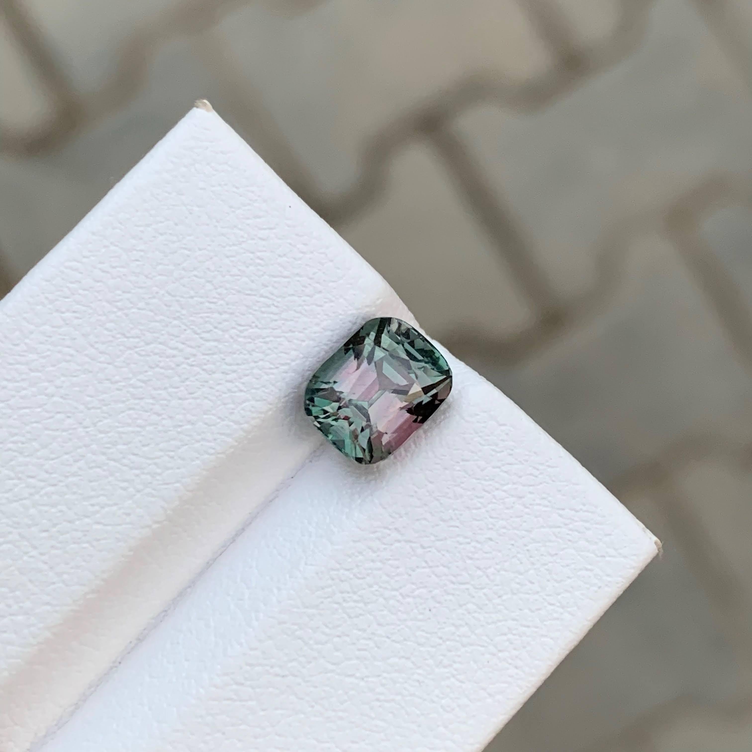 Moderne 2.55 Carat Natural Loose Unique Bi Color Tourmaline Cushion Cut Africa Gemstone en vente