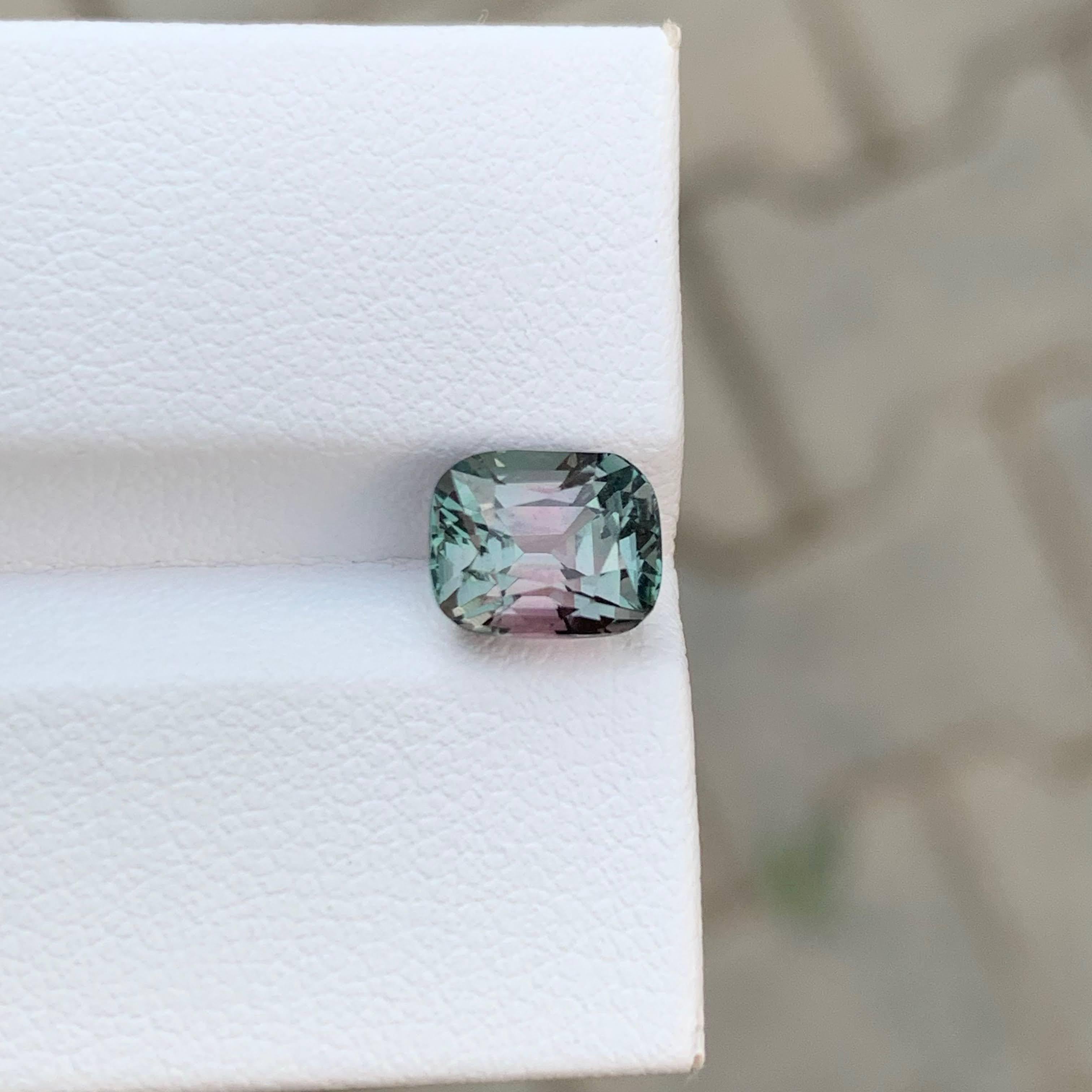 2.55 Carat Natural Loose Unique Bi Color Tourmaline Cushion Cut Africa Gemstone Unisexe en vente