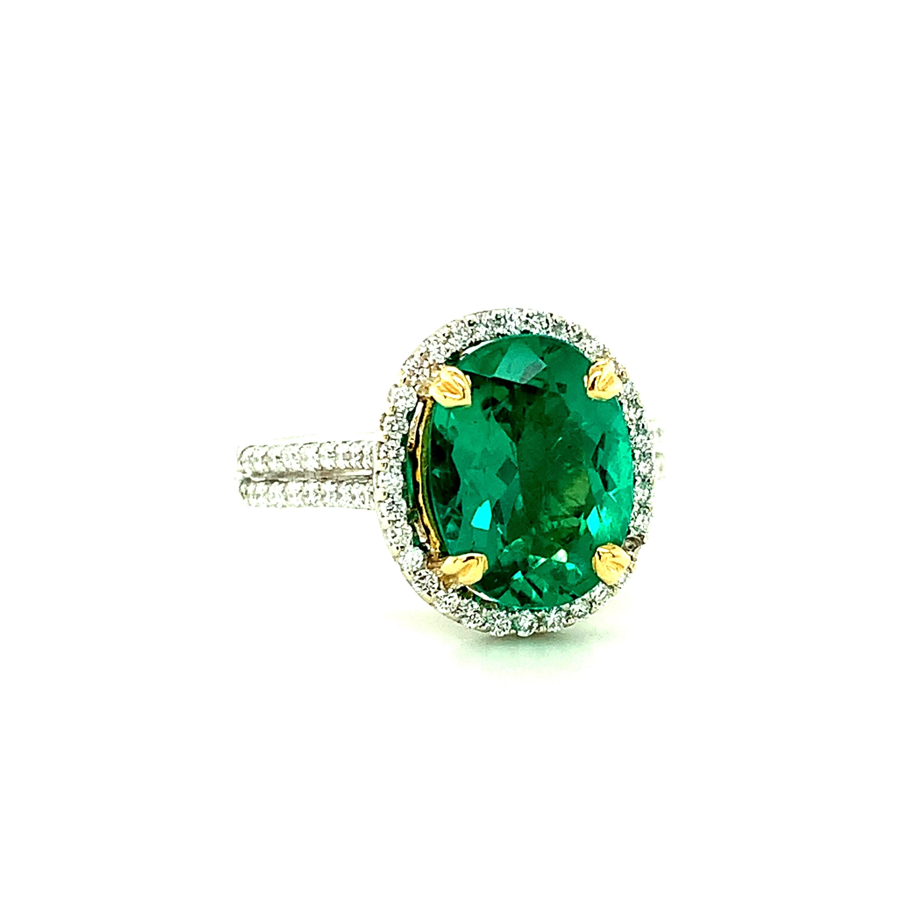 GIA Certified 2.52 Carat Emerald and Diamond Halo Cocktail Ring in 18k Gold In New Condition For Sale In Los Angeles, CA
