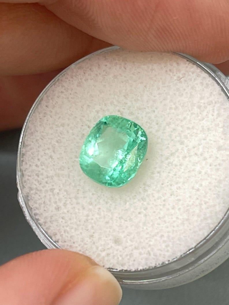 Women's 2.55 Carat Pastel Green Colombian Emerald - Cushion Cut Genuine Gem May For Sale