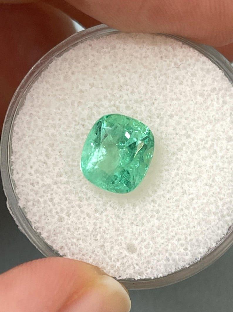 2.55 Carat Pastel Green Colombian Emerald - Cushion Cut Genuine Gem May In New Condition For Sale In Jupiter, FL