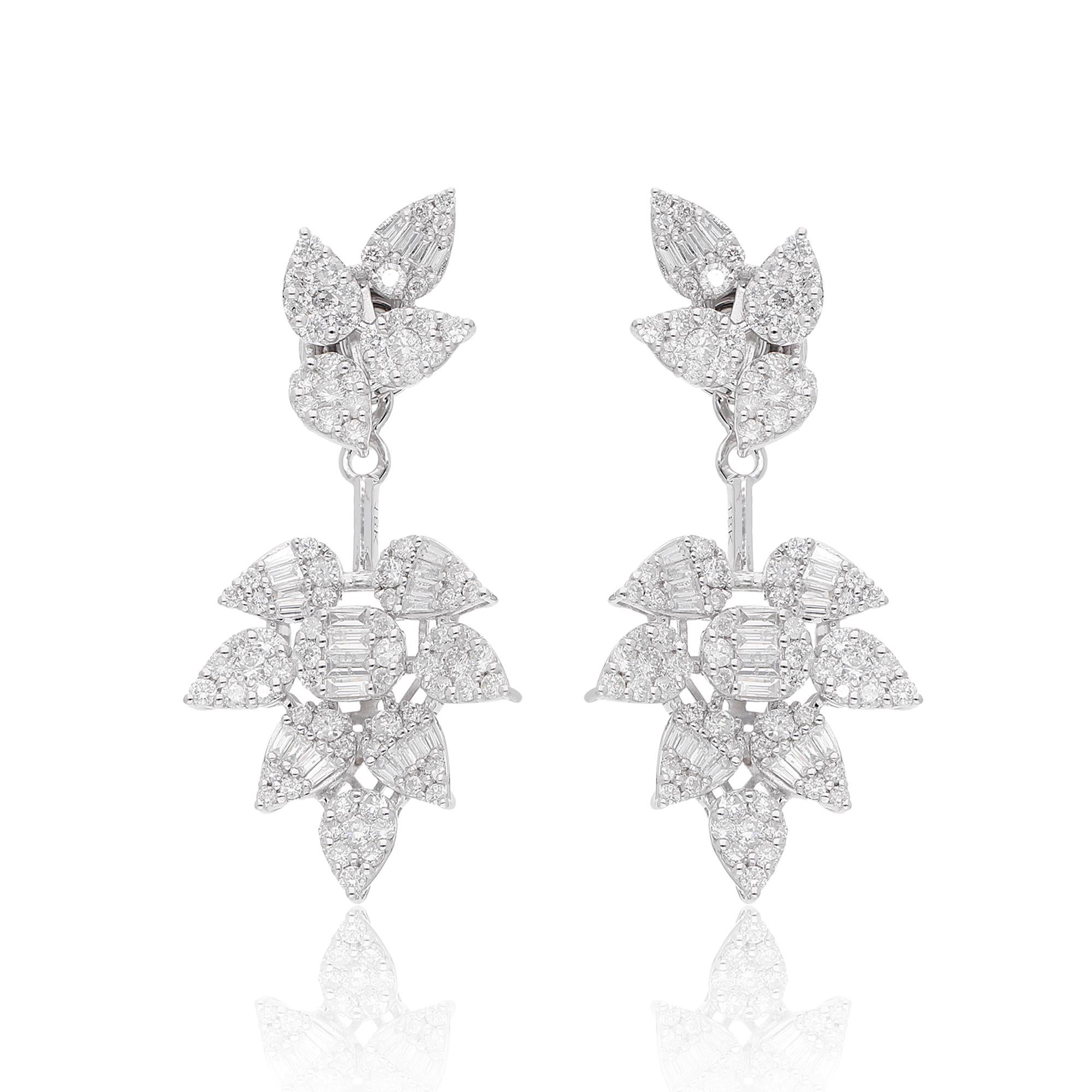 Fundidos en oro de 14 quilates, estos exquisitos pendientes están engastados con 2,55 quilates de brillantes diamantes.

SIGUE LA TIENDA DE SPECTRUM JEWELS para ver la última colección y piezas exclusivas. Spectrum Jewels se enorgullece de ser uno