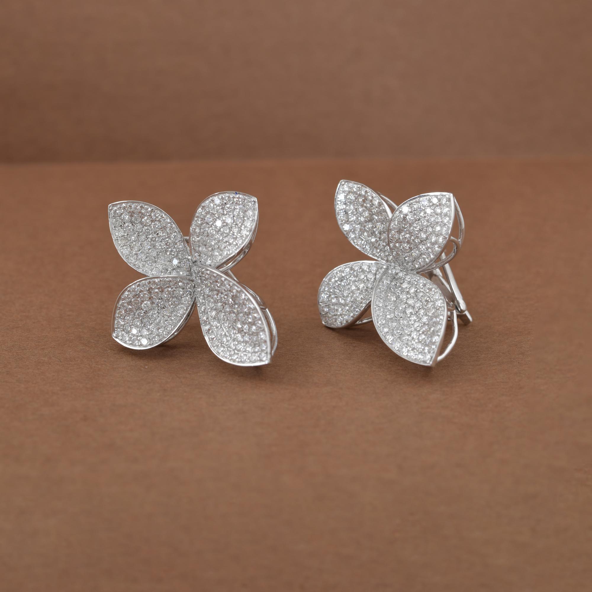 Cast from 18-karat gold, these exquisite earrings are handset with 2.55 carats of sparkling diamonds.

FOLLOW SPECTRUM JEWELS storefront to view the latest collection & exclusive pieces. Spectrum Jewels is proudly rated as a Top Seller on 1stdibs
