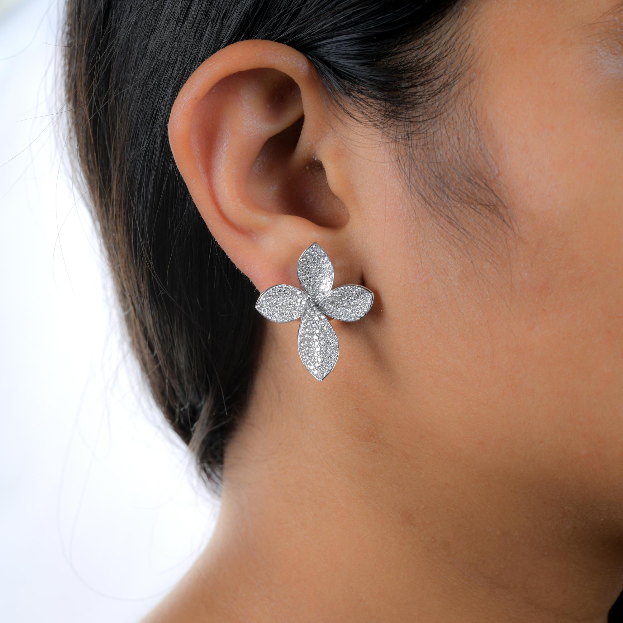 Modern 2.55 Carat SI/H Round Brilliant Cut Diamond Flower Earrings 18 Karat White Gold For Sale