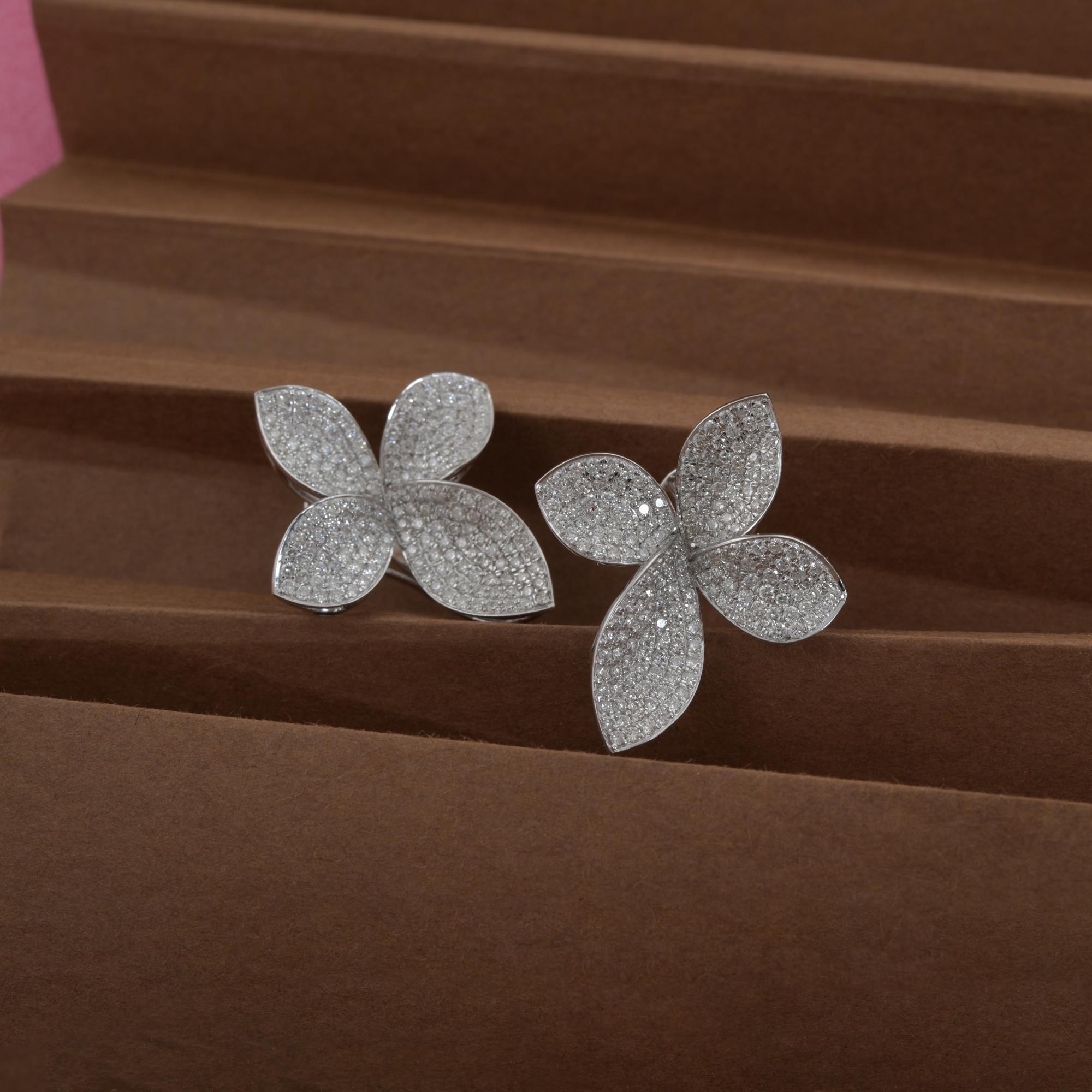 Round Cut 2.55 Carat SI/H Round Brilliant Cut Diamond Flower Earrings 18 Karat White Gold For Sale