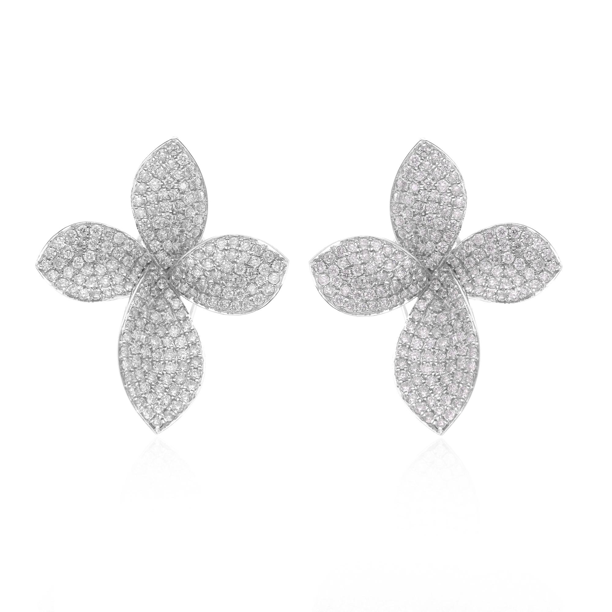 2.55 Carat SI/H Round Brilliant Cut Diamond Flower Earrings 18 Karat White Gold In New Condition For Sale In Diera, Dubai