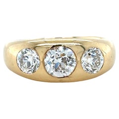 2.55 Carat Three Stone Old European Cut Diamond Gypsy Set Ring (bague tzigane à trois pierres)