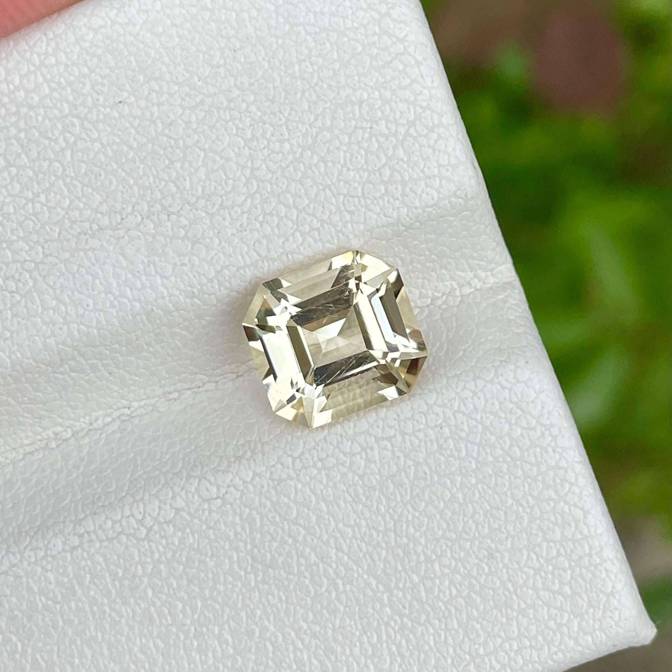 2.55 Carats Light Yellow Loose Scapolite Stone Asscher Cut Tanzanian Gemstone In New Condition For Sale In Bangkok, TH
