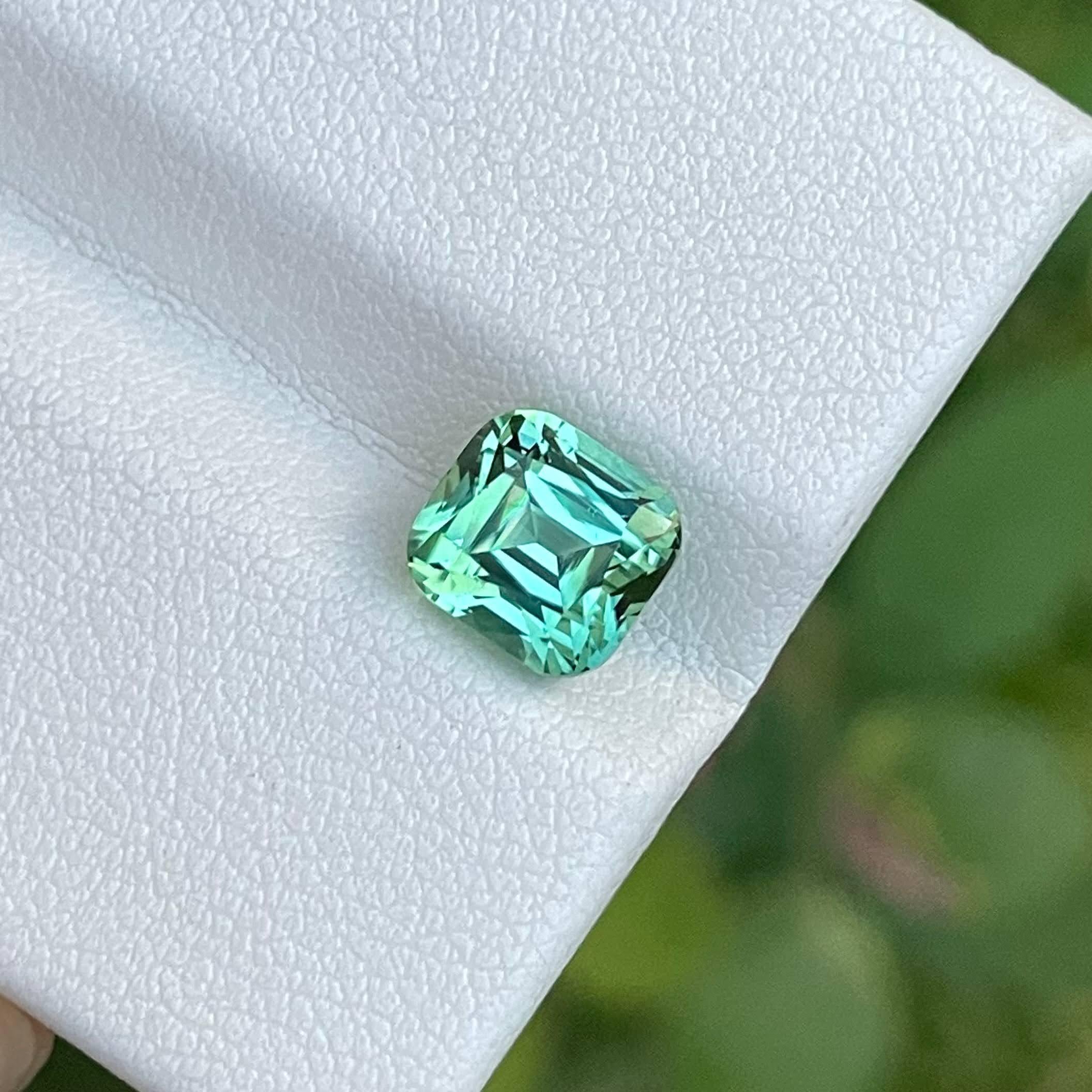 2,55 Karat Mintgrüner Turmalin Stein Cushion Cut Afghanistan Edelstein (Kissenschliff) im Angebot