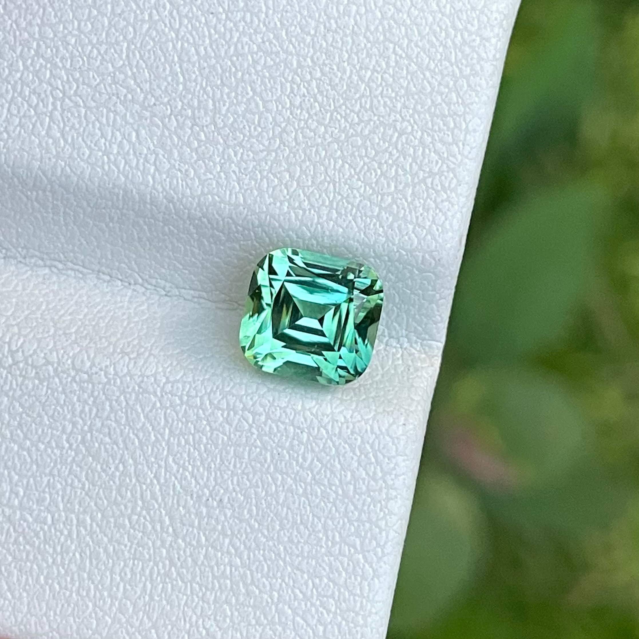 2,55 Karat Mintgrüner Turmalin Stein Cushion Cut Afghanistan Edelstein im Zustand „Neu“ im Angebot in Bangkok, TH