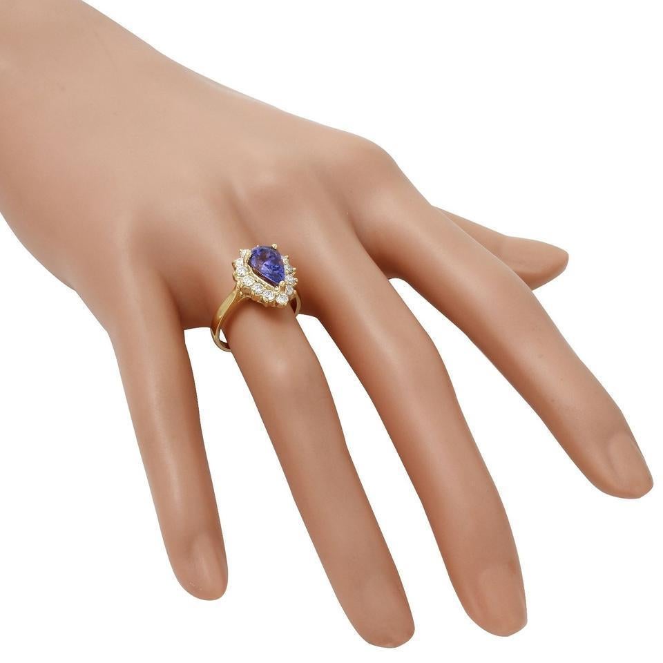 Women's 2.55 Carat Natural Splendid Tanzanite and Diamond 14K Solid Yellow Gold Ring For Sale