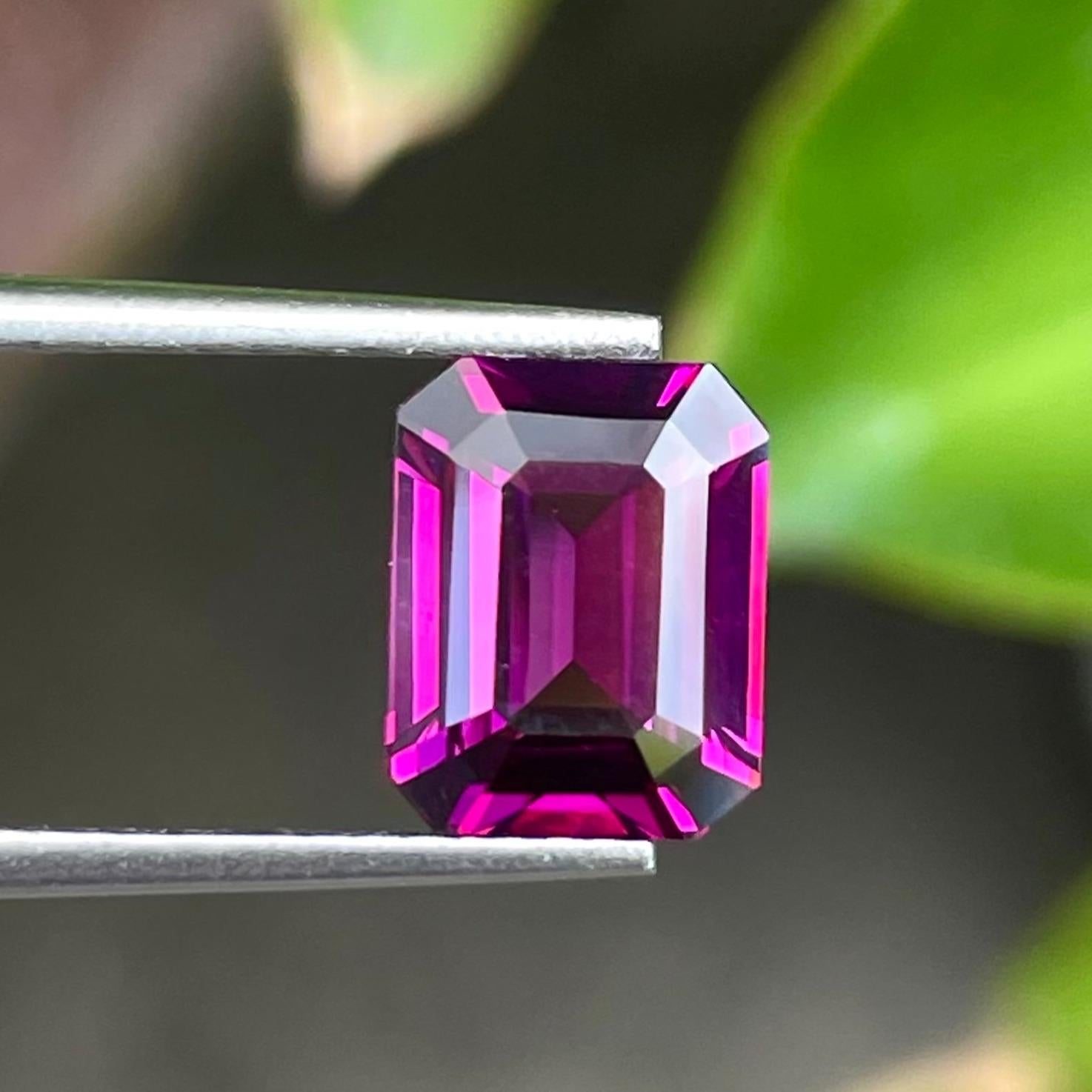 2.55 Carats Royal Purple Garnet Stone Emerald Cut Natural Gem From Tanzania In New Condition In Bangkok, TH