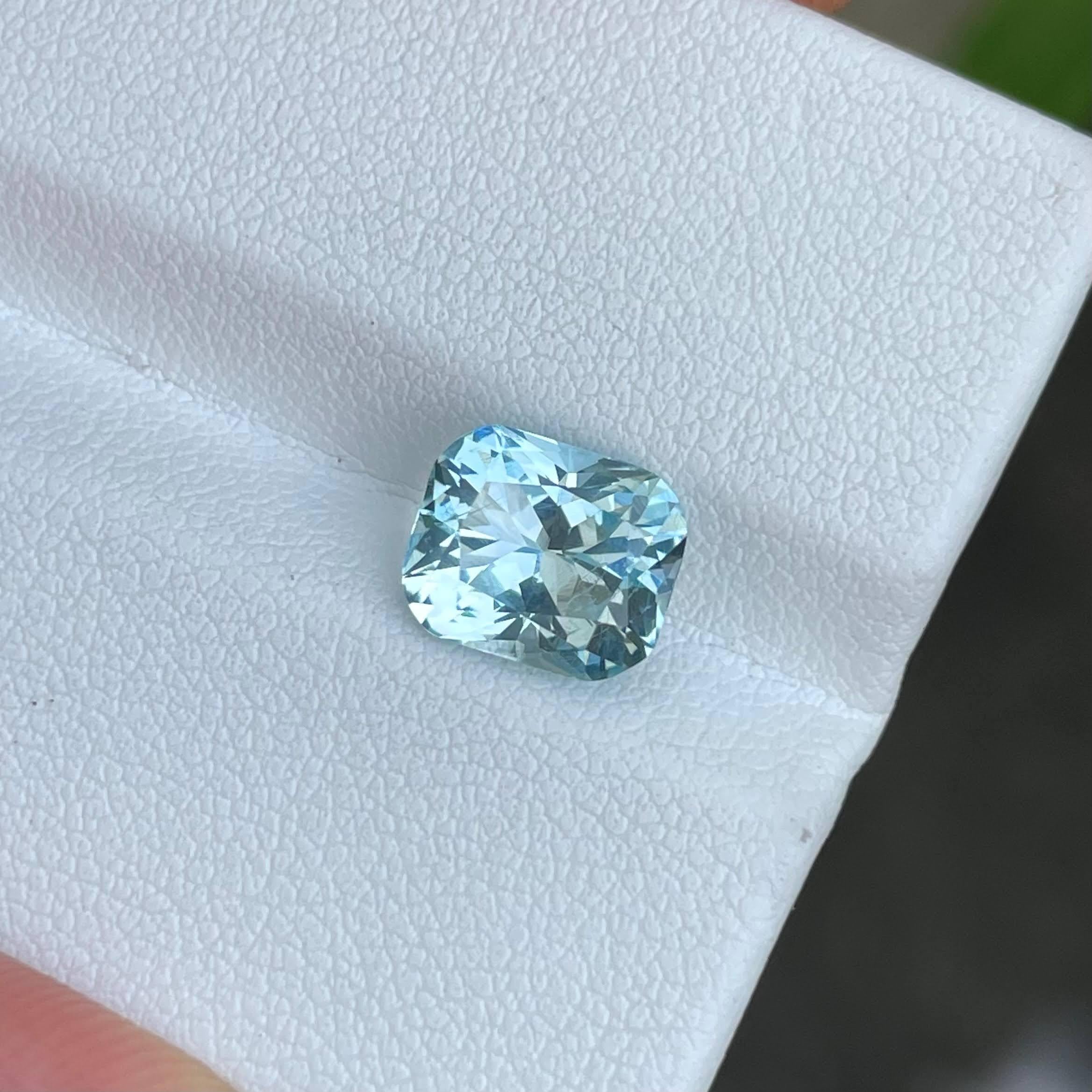 Women's or Men's 2.55 carats Sea Blue Aquamarine Modified Cushion Cut Natural Nigerian Gemstone For Sale