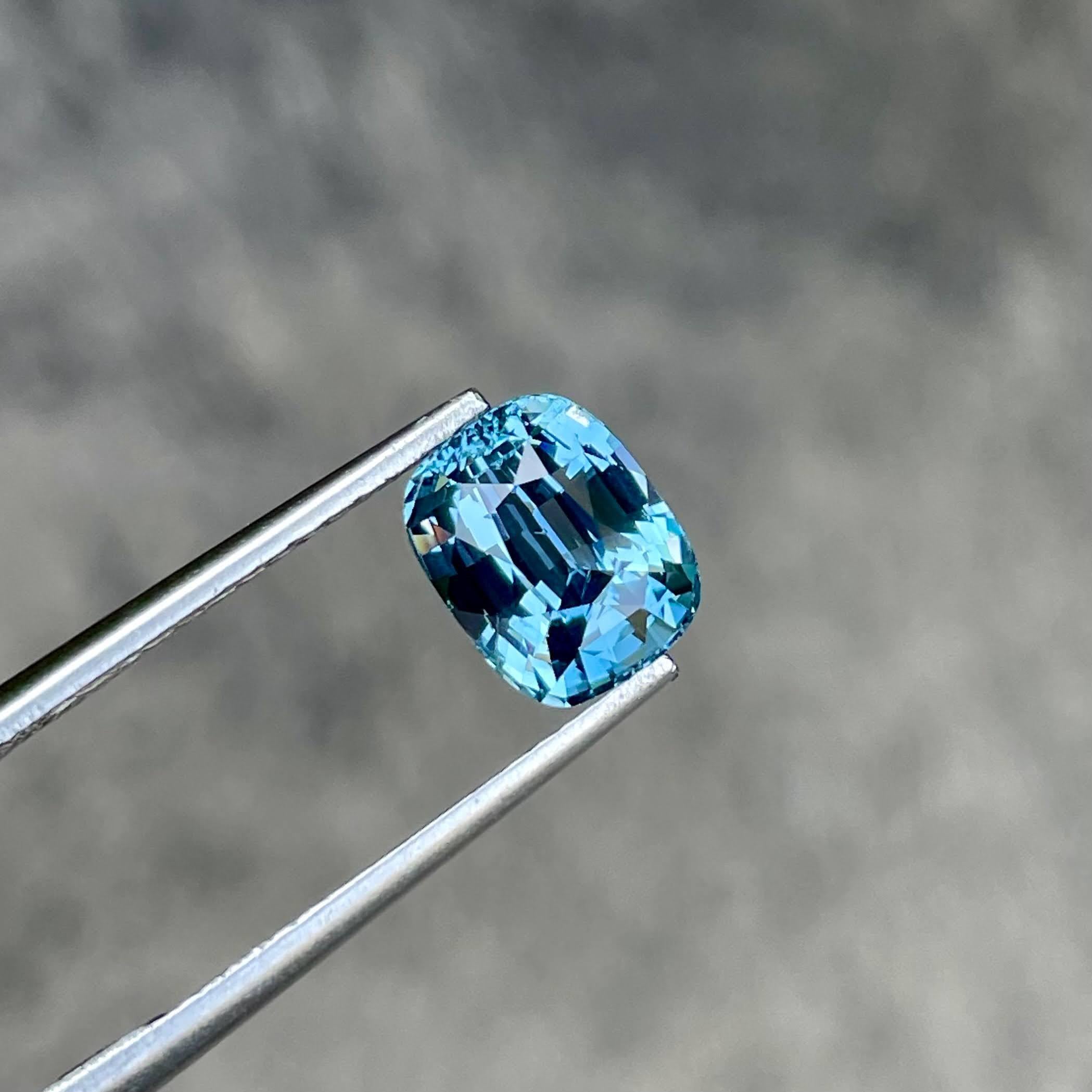 2.55 Carats Vivid Blue Loose Spinel Stone Cushion Cut Natural Tanzanian Gemstone In New Condition For Sale In Bangkok, TH