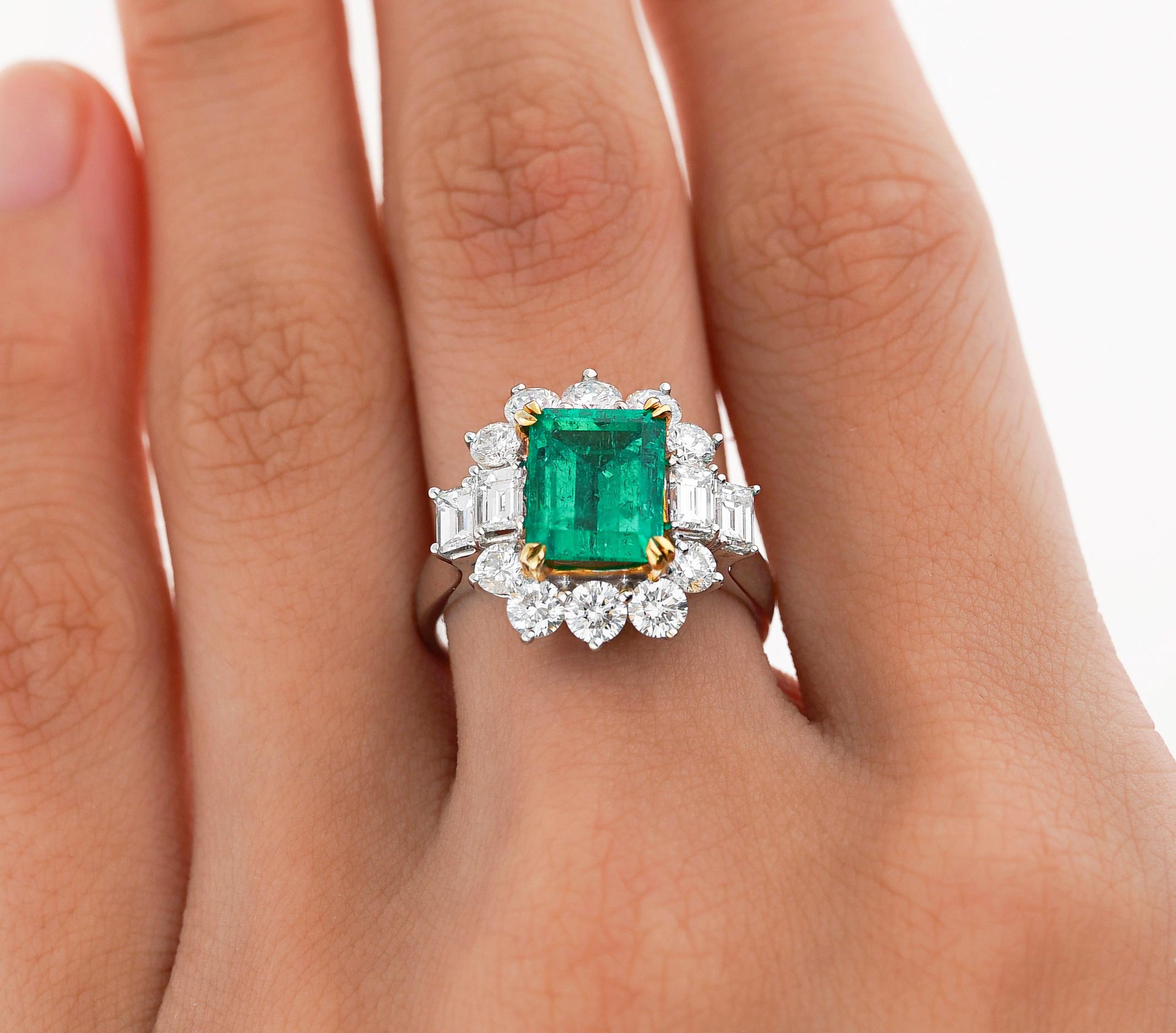 2.55 Colombian Emerald With Round & Emerald Cut Diamonds Sides Ring in 18K Gold For Sale 5