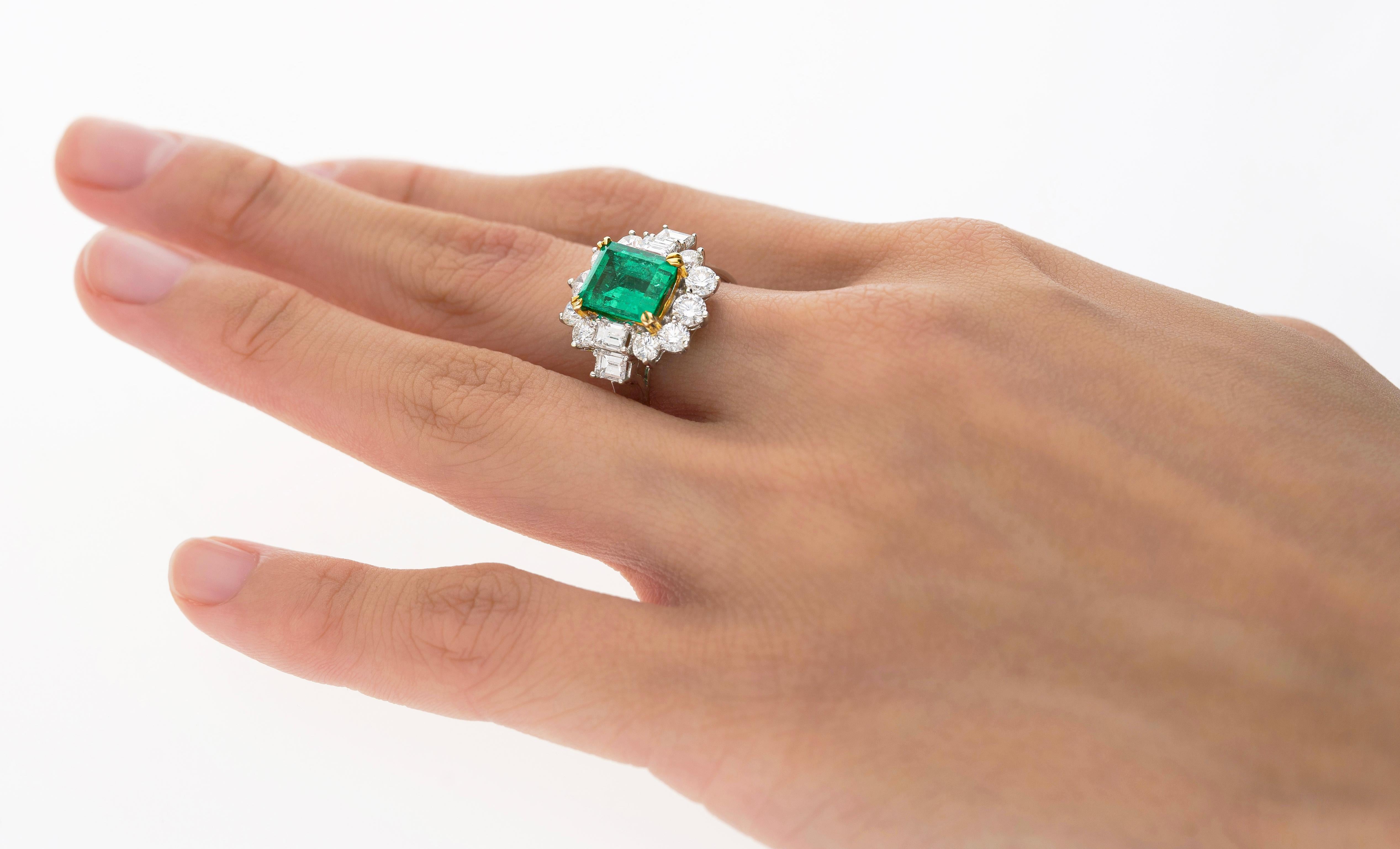 2.55 Colombian Emerald With Round & Emerald Cut Diamonds Sides Ring in 18K Gold For Sale 6