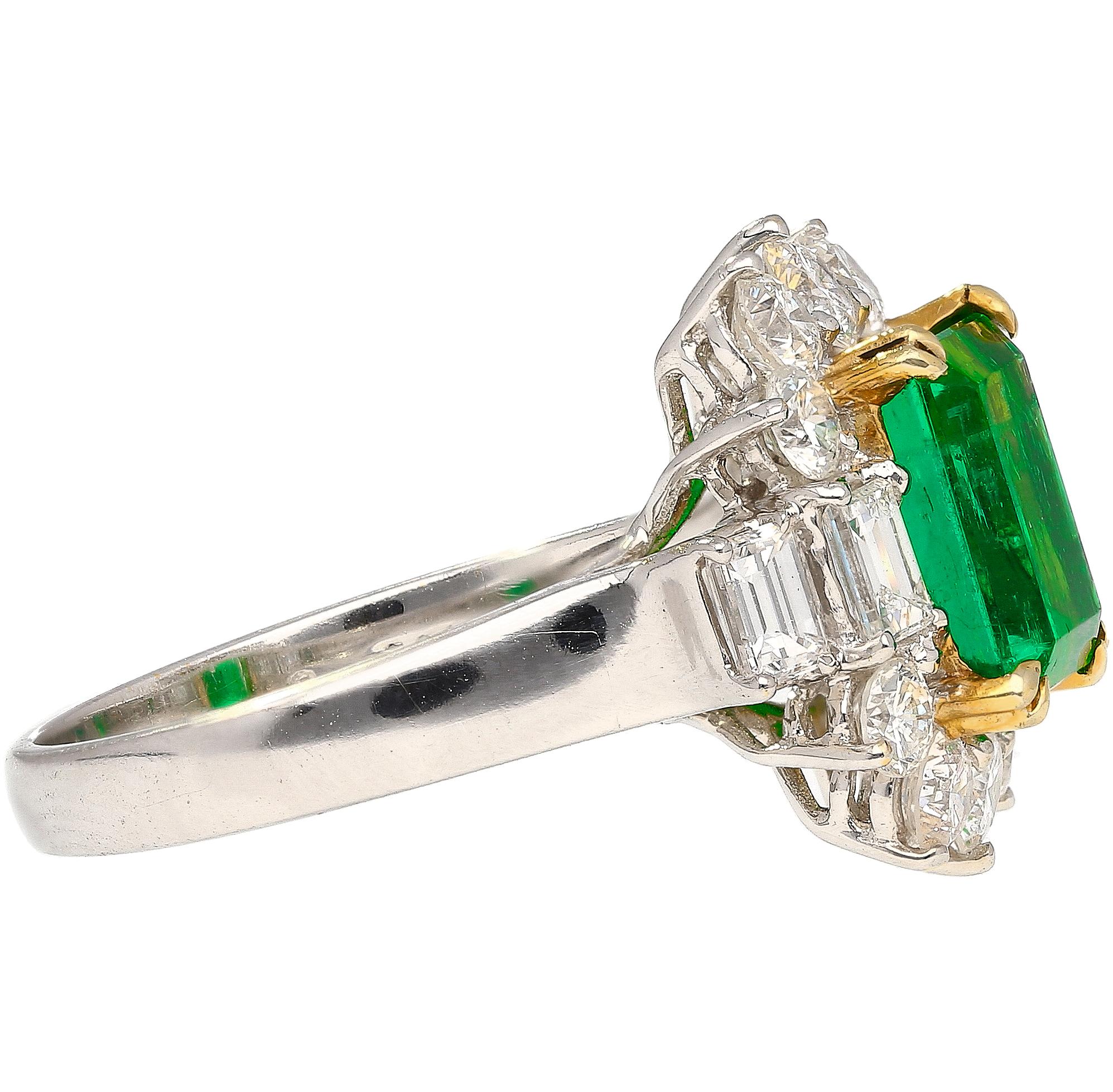 Art Deco 2.55 Colombian Emerald With Round & Emerald Cut Diamonds Sides Ring in 18K Gold For Sale
