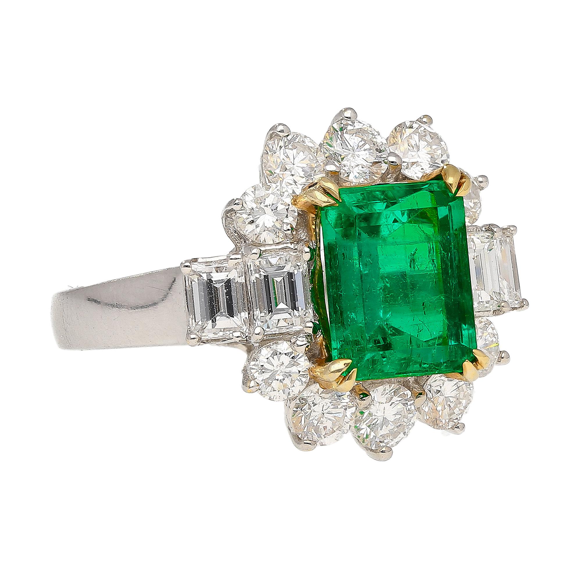2.55 Colombian Emerald With Round & Emerald Cut Diamonds Sides Ring in 18K Gold For Sale 1