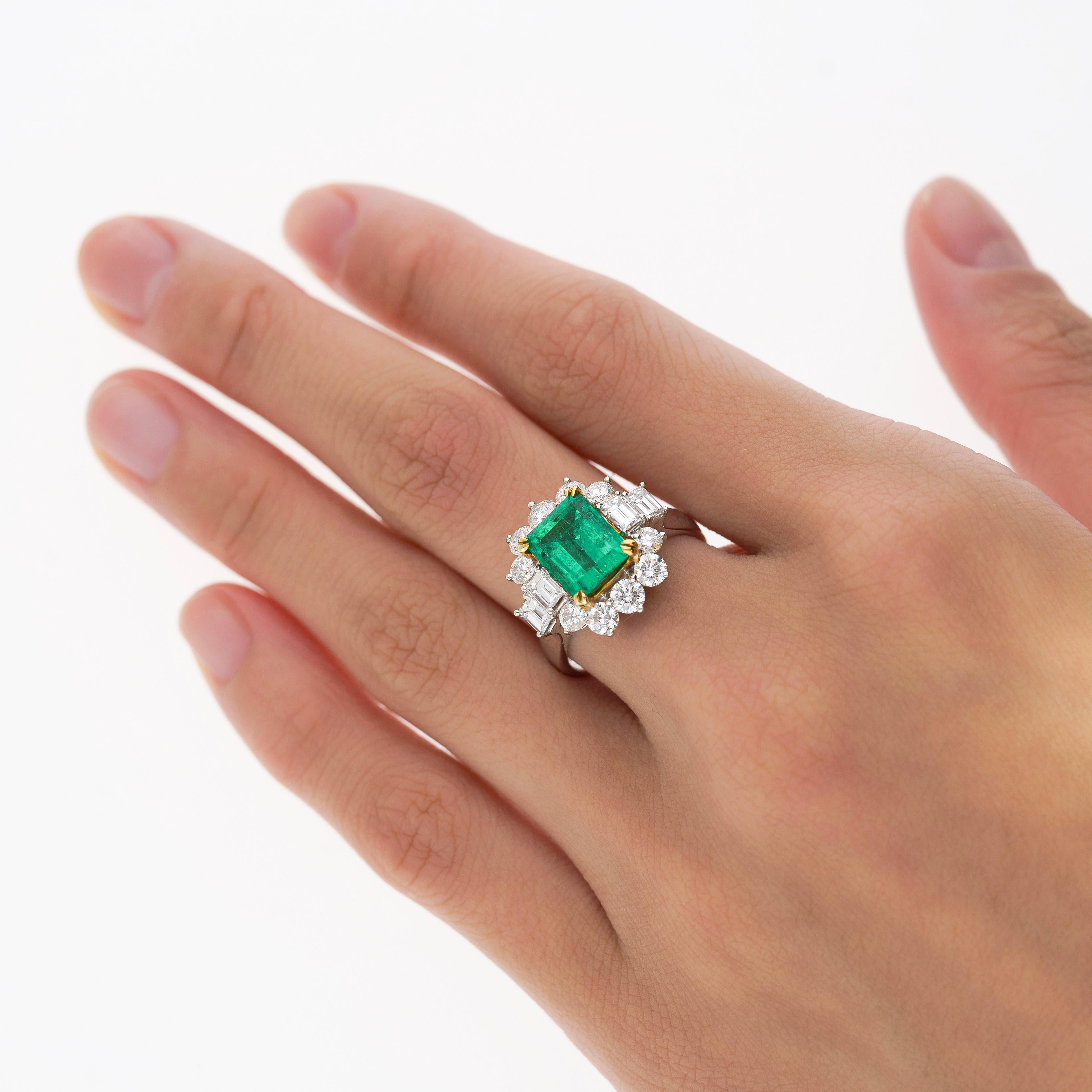 2.55 Colombian Emerald With Round & Emerald Cut Diamonds Sides Ring in 18K Gold For Sale 3