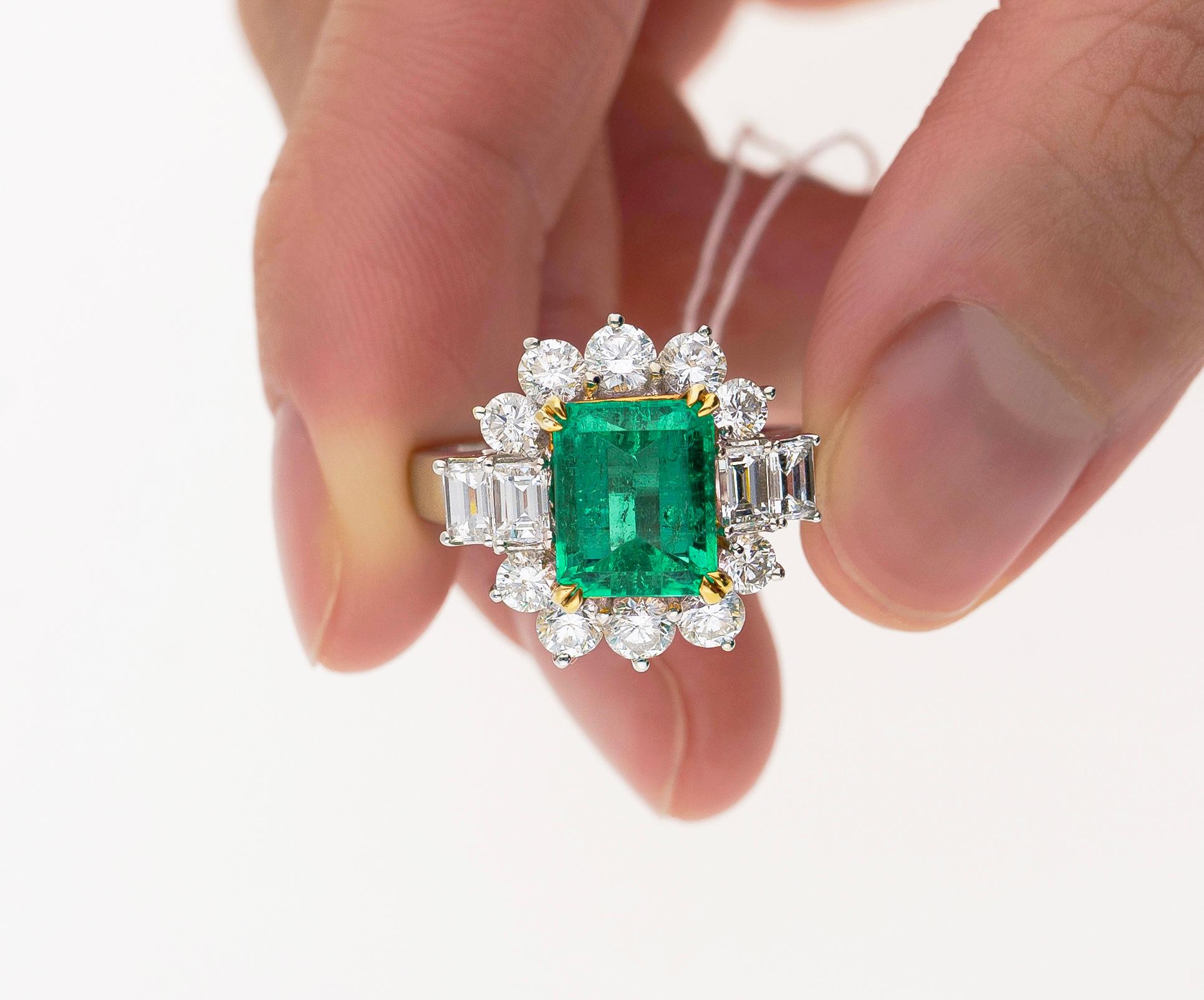 2.55 Colombian Emerald With Round & Emerald Cut Diamonds Sides Ring in 18K Gold For Sale 4