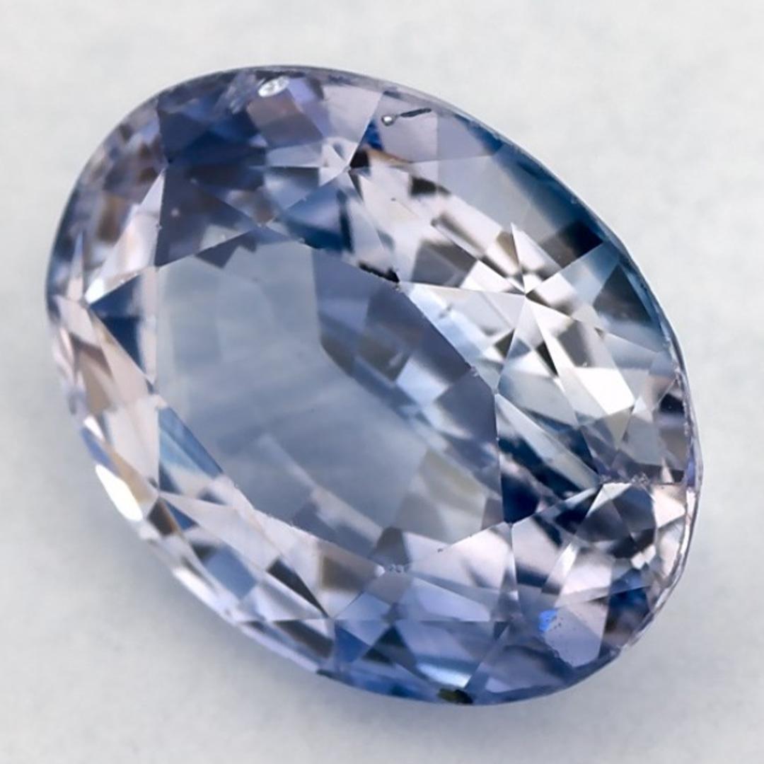 Dieser natürliche blaue Saphir bietet Eleganz und Raffinesse. Mit seiner satten Farbsättigung und seinem präzisen Schliff ist er das perfekte Herzstück für einen Verlobungsring oder ein luxuriöses Schmuckdesign.

Dieser Saphir stammt aus Sri Lanka