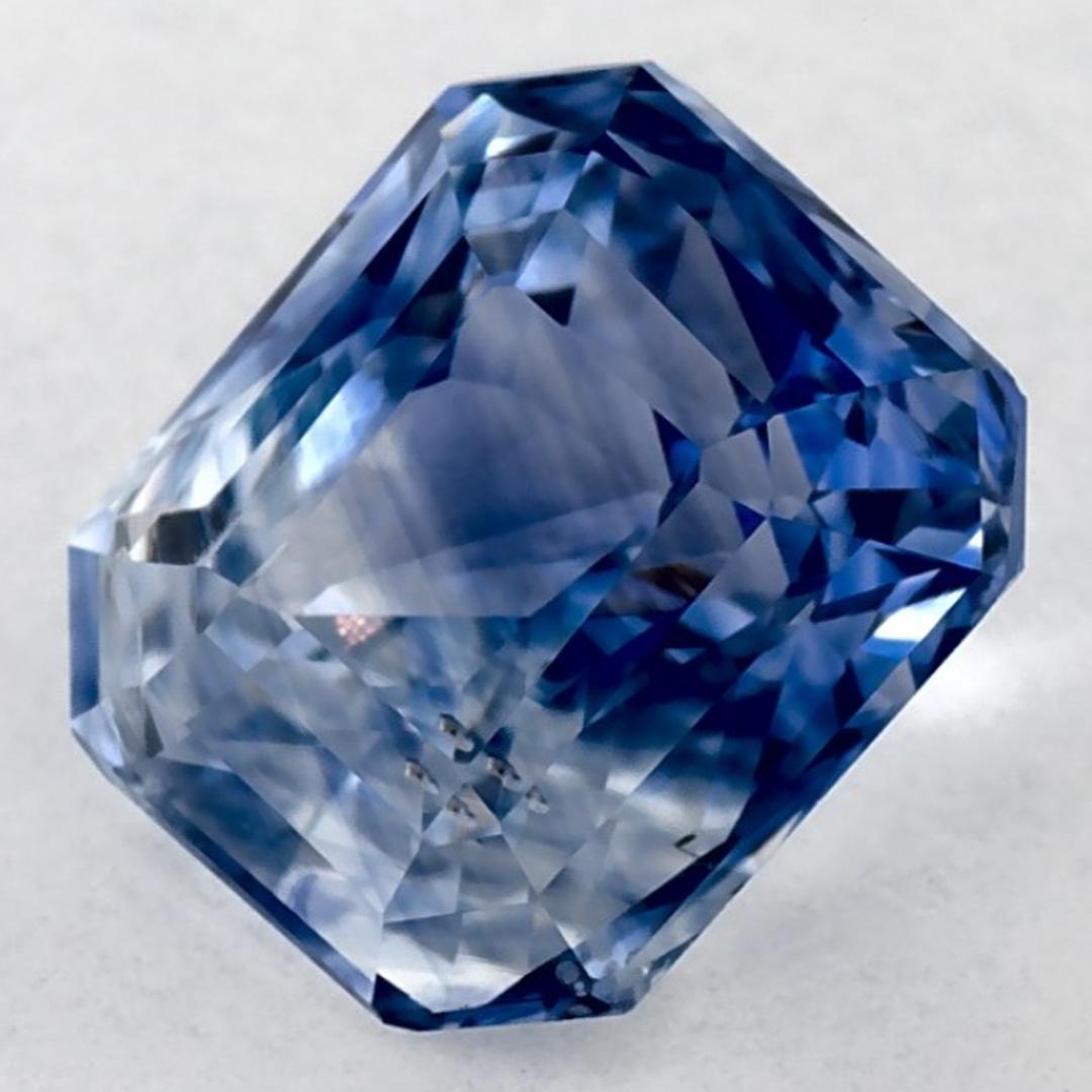Ce saphir bleu naturel offre élégance et sophistication. Avec sa riche saturation des couleurs et sa coupe précise, il constitue la pièce maîtresse parfaite pour une bague de fiançailles ou une conception de bijoux de luxe.

Ce saphir provient du