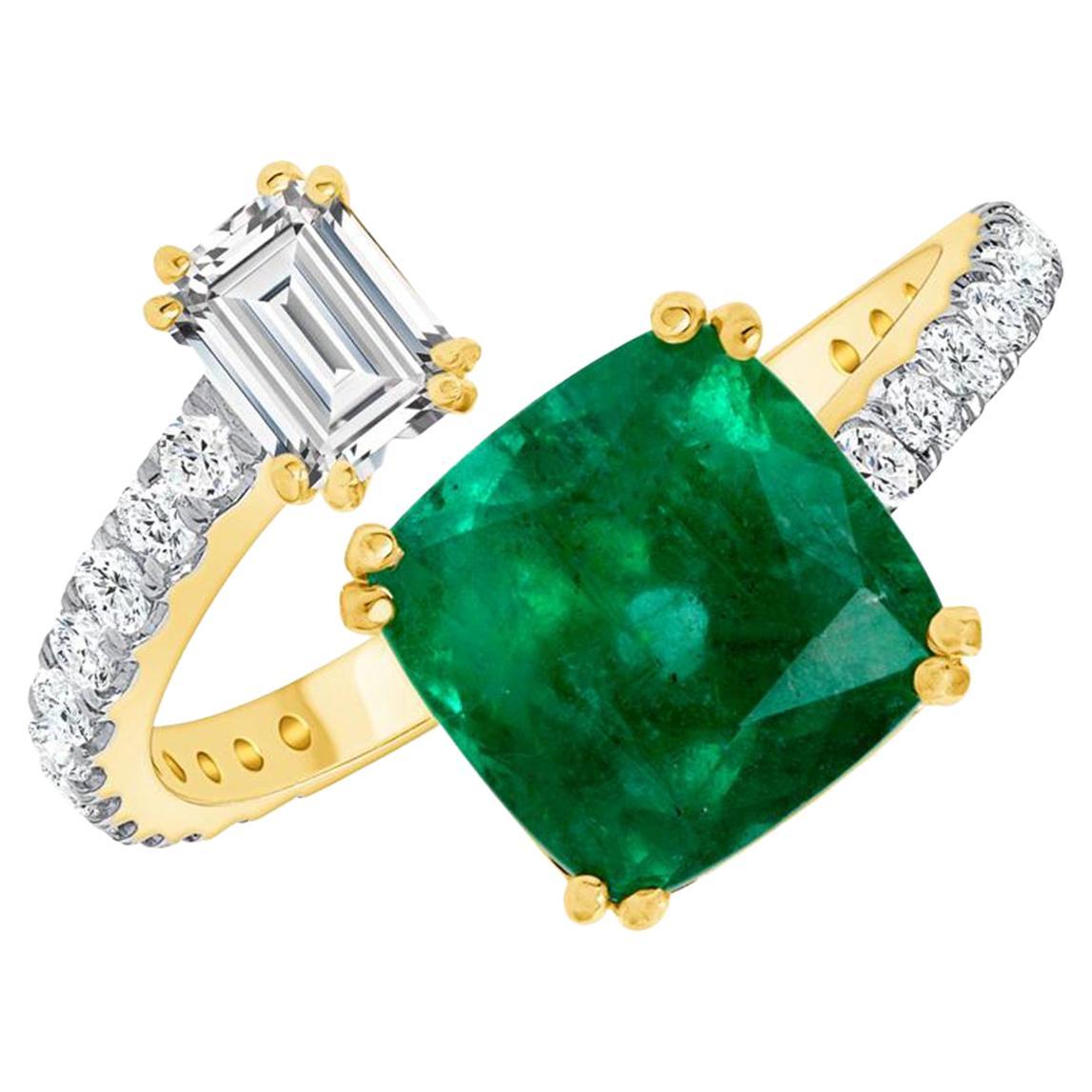 2.55 Ct Colombian Emerald & 0.52 Ct Diamonds in 14k Yellow Gold Engagement Ring For Sale