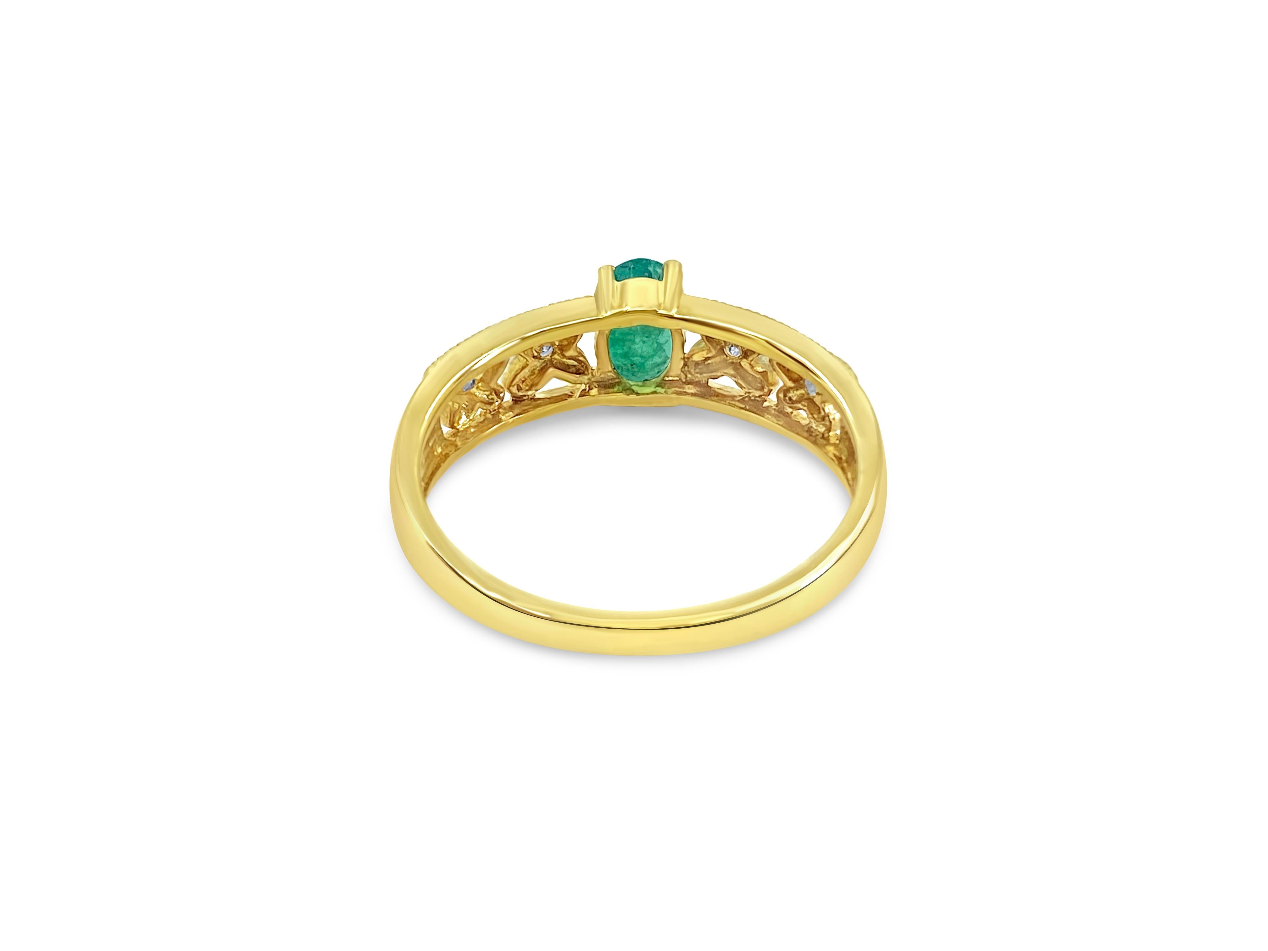 Women's 2.55 CT Emerald Diamond Cocktail Ring For Her For Sale