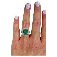 2.55 ct Natural Emerald & Diamond Ring