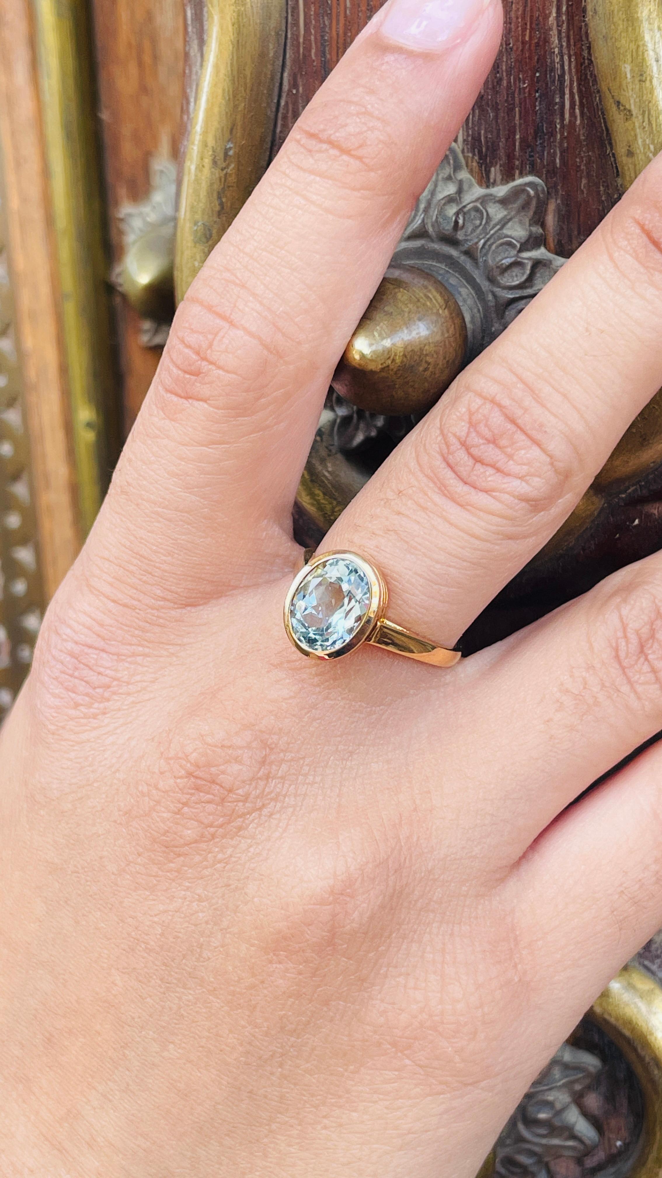 For Sale:  2.55 CTW Aquamarine Solitaire Ring for Women in 18k Solid Yellow Gold 12