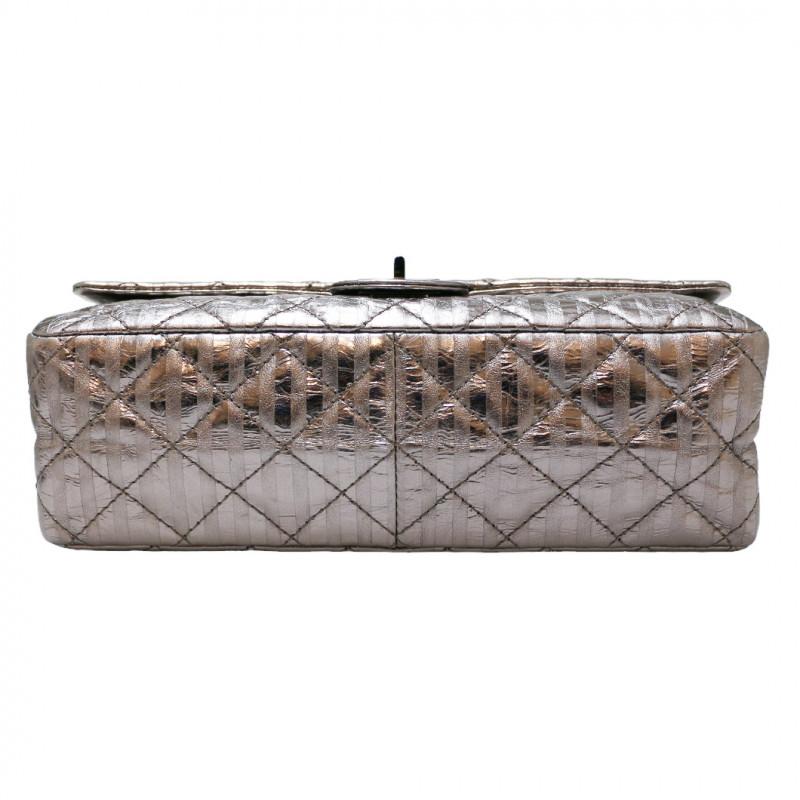 2.55 Silver Chanel Bag With silver Stripes In Excellent Condition For Sale In Paris, FR