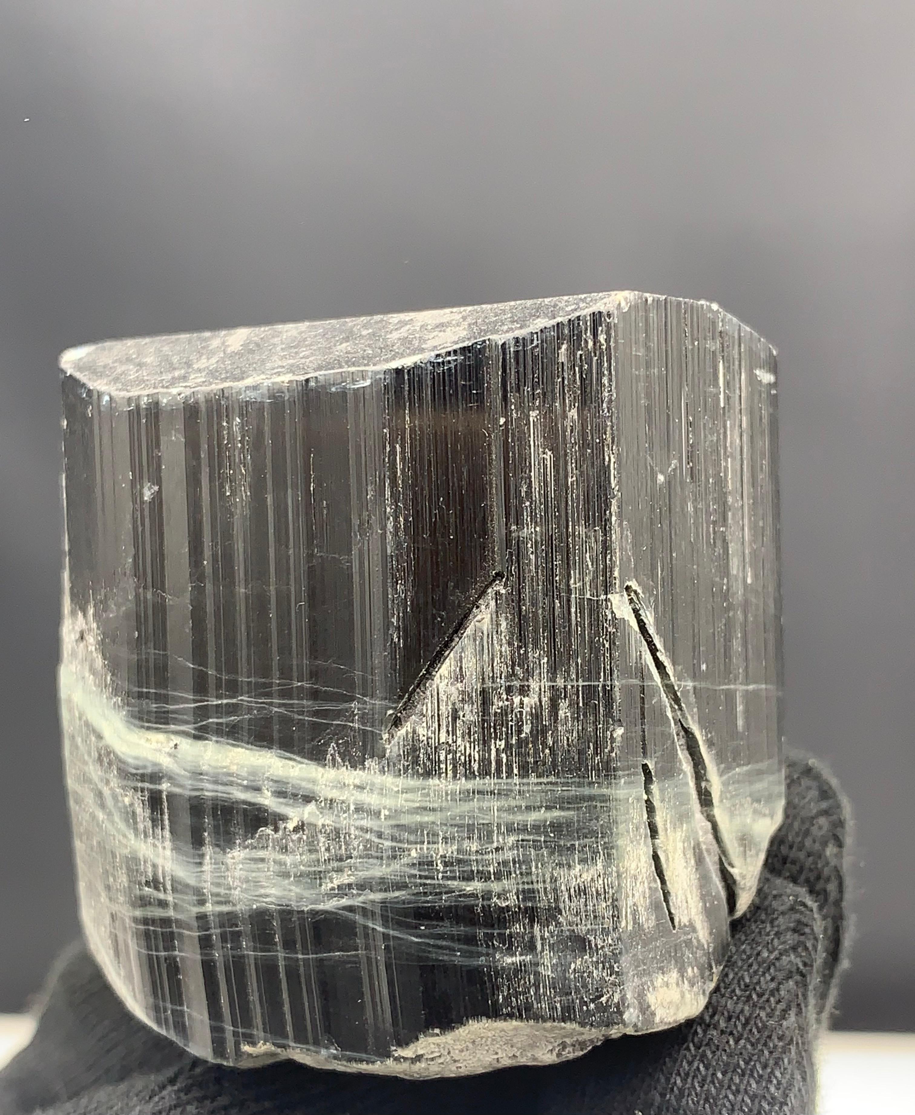 255.07 Gramm Schöner schwarzer Turmalin-Kristall aus Afghanistan  (Adamstil) im Angebot