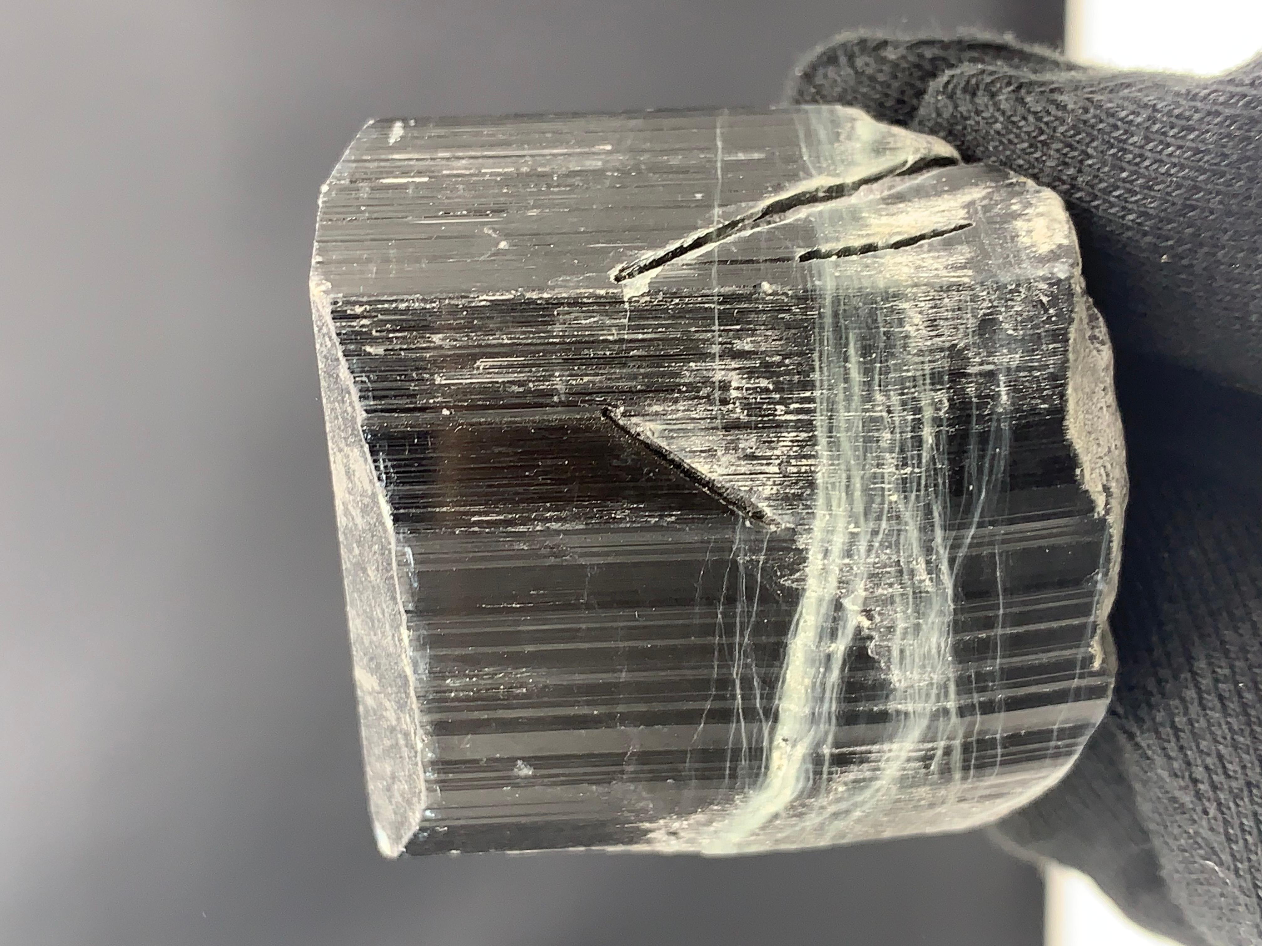 255.07 Gramm Schöner schwarzer Turmalin-Kristall aus Afghanistan  (Sonstiges) im Angebot