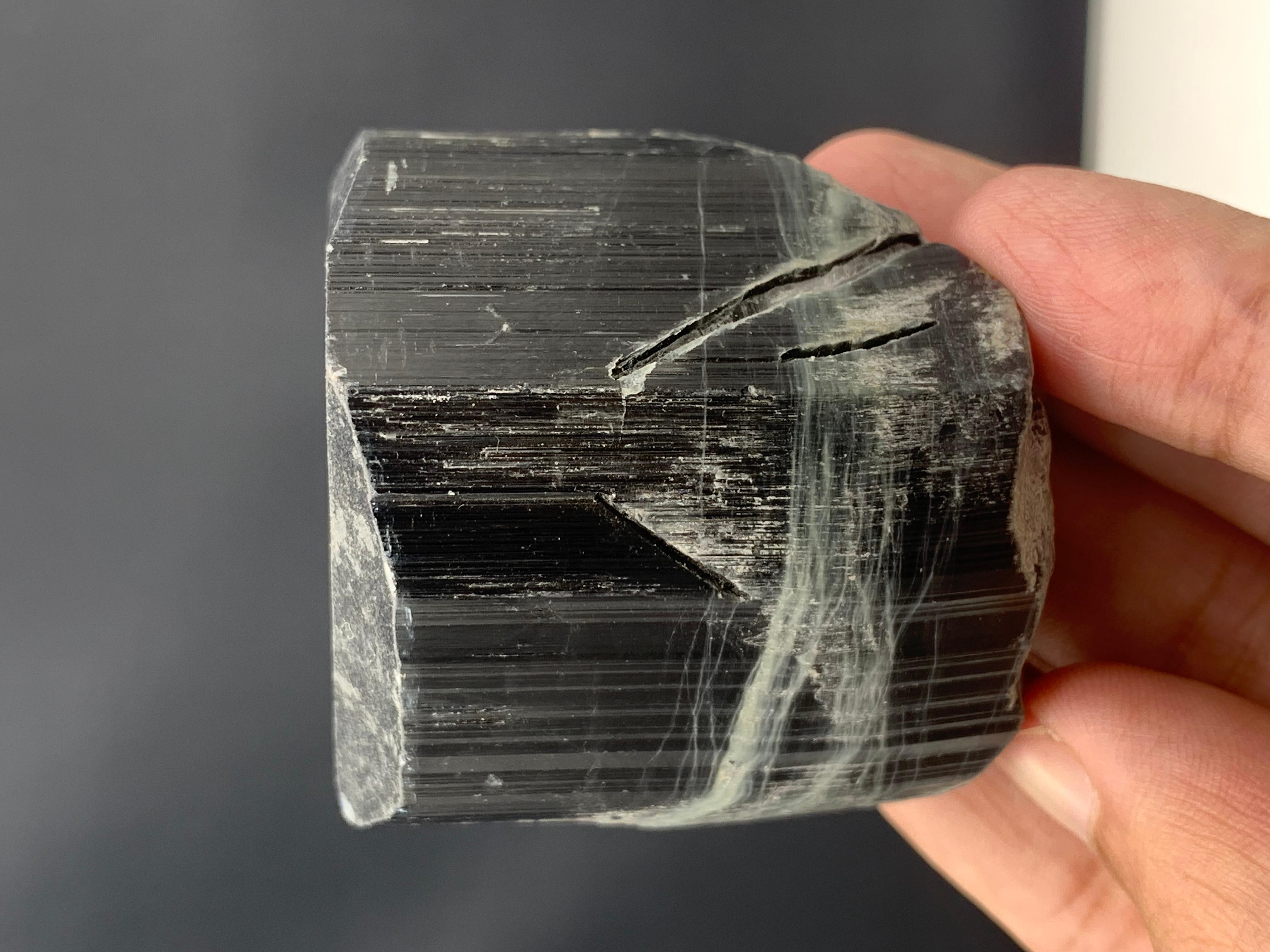 255.07 Gramm Schöner schwarzer Turmalin-Kristall aus Afghanistan  (Bergkristall) im Angebot